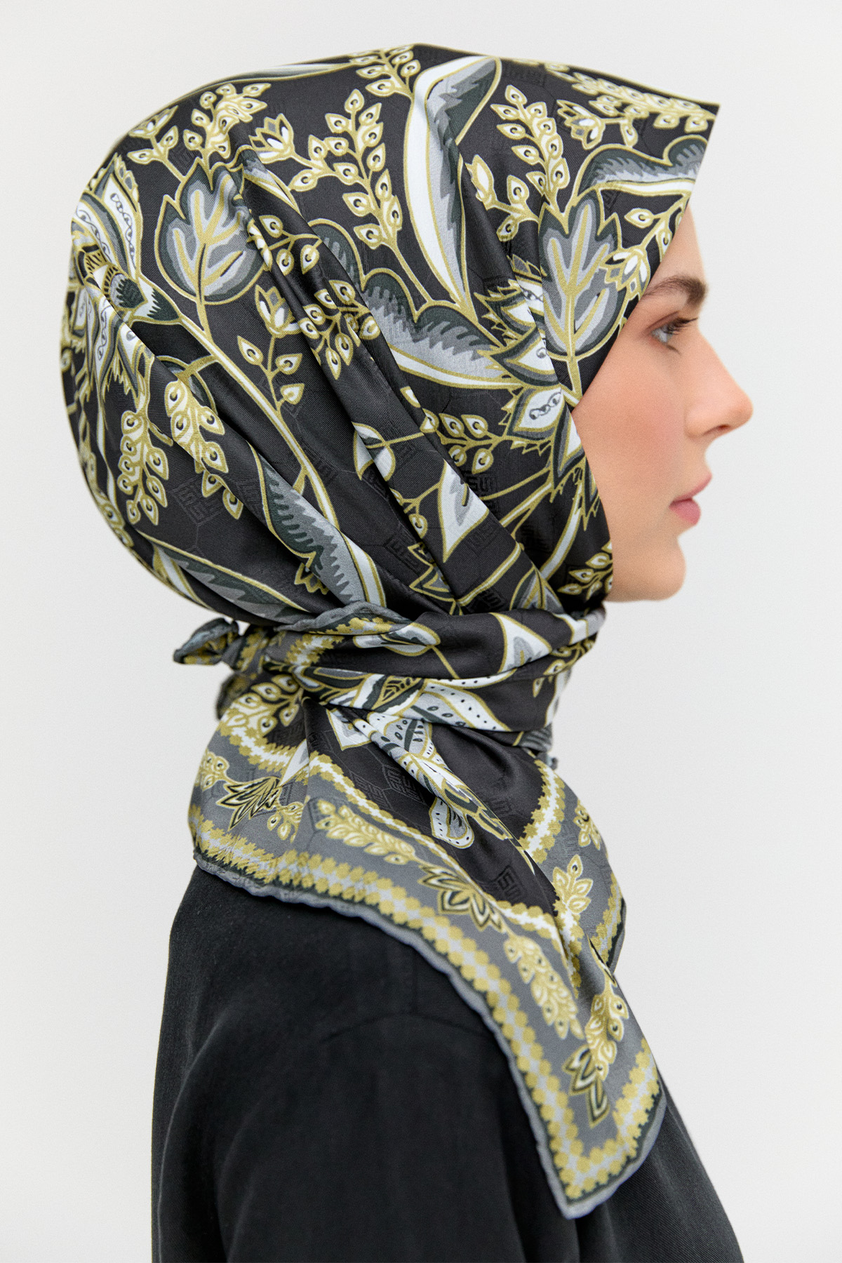 Çok Renkli Çiçek Desenli Eşarp, Tesettür Giyim