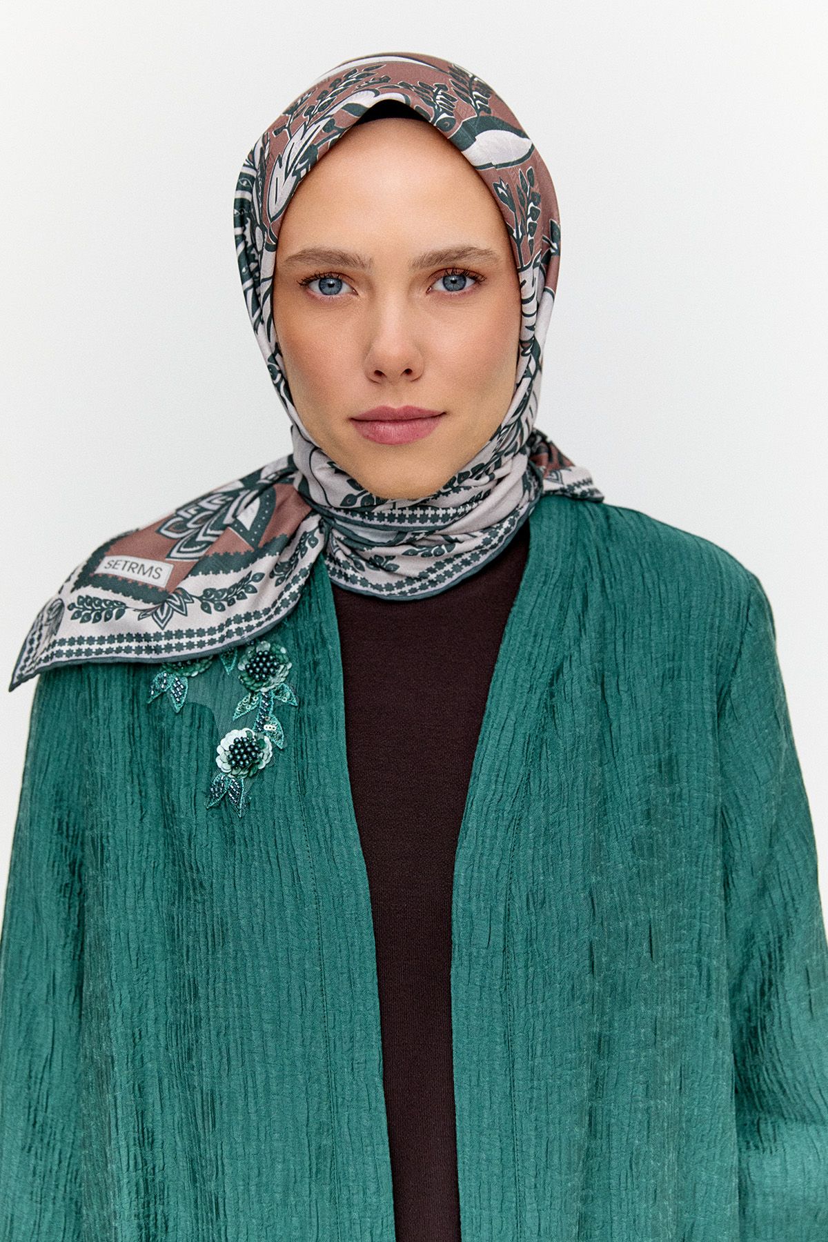 Çok Renkli Çiçek Desenli Eşarp, Tesettür Giyim