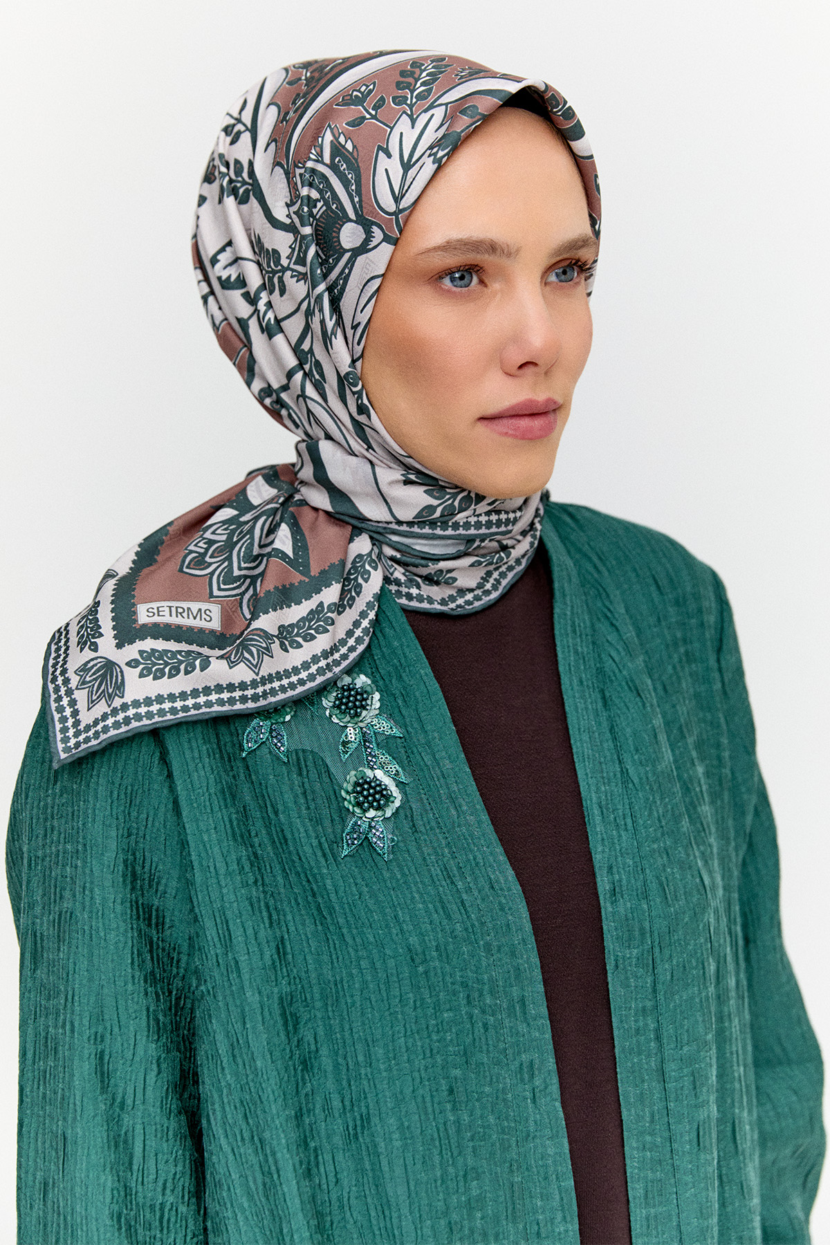 Çok Renkli Çiçek Desenli Eşarp, Tesettür Giyim