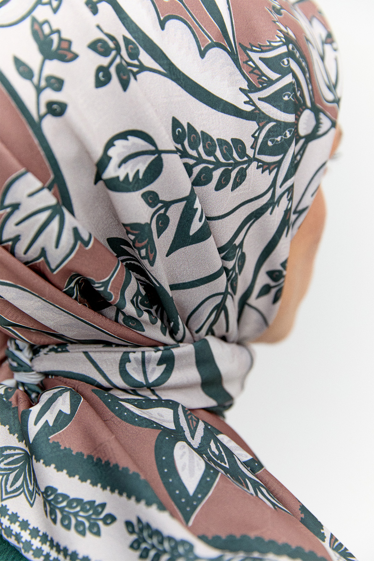 Çok Renkli Çiçek Desenli Eşarp, Tesettür Giyim