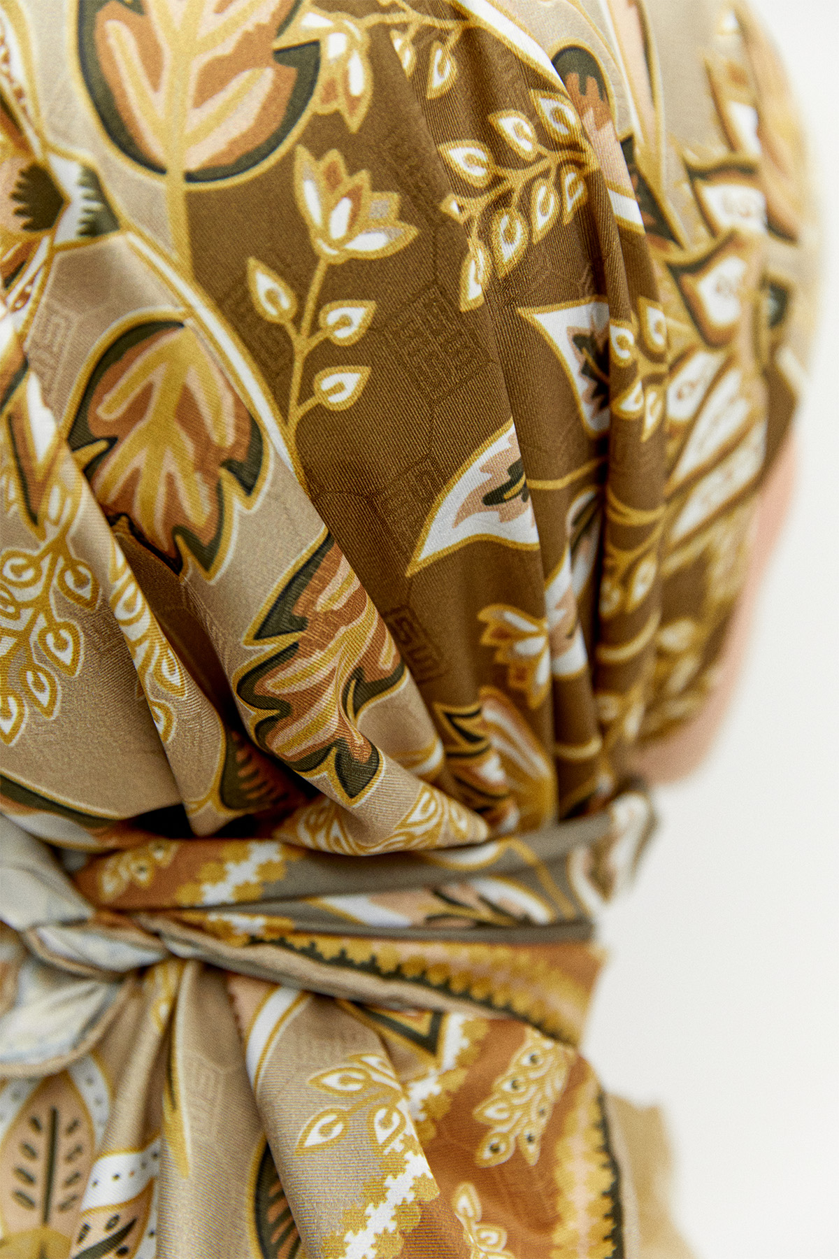 Çok Renkli Çiçek Desenli Eşarp, Tesettür Giyim