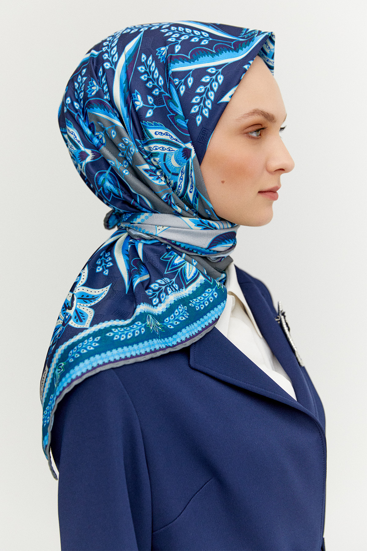 Çok Renkli Çiçek Desenli Eşarp, Tesettür Giyim