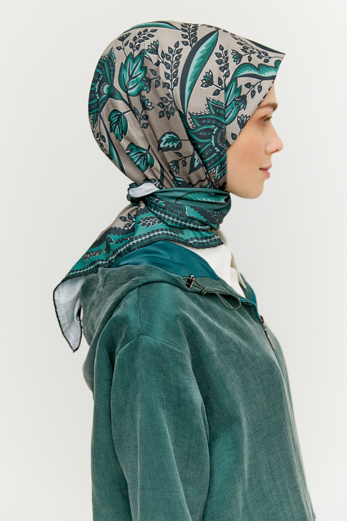 Çok Renkli Çiçek Desenli Eşarp, Tesettür Giyim