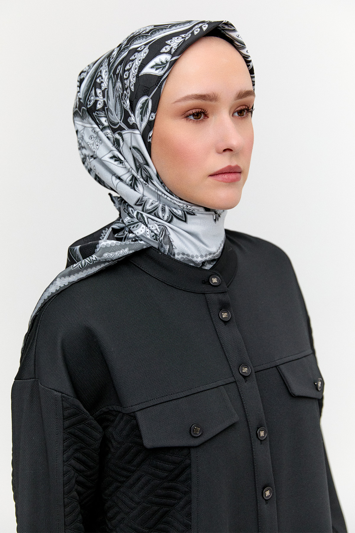 Çok Renkli Çiçek Desenli Eşarp, Tesettür Giyim