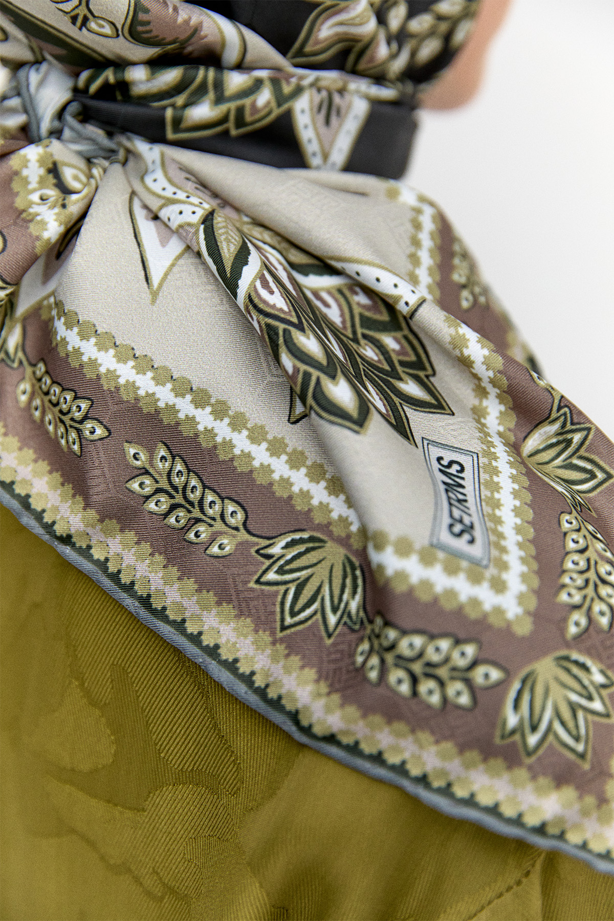 Çok Renkli Çiçek Desenli Eşarp, Tesettür Giyim