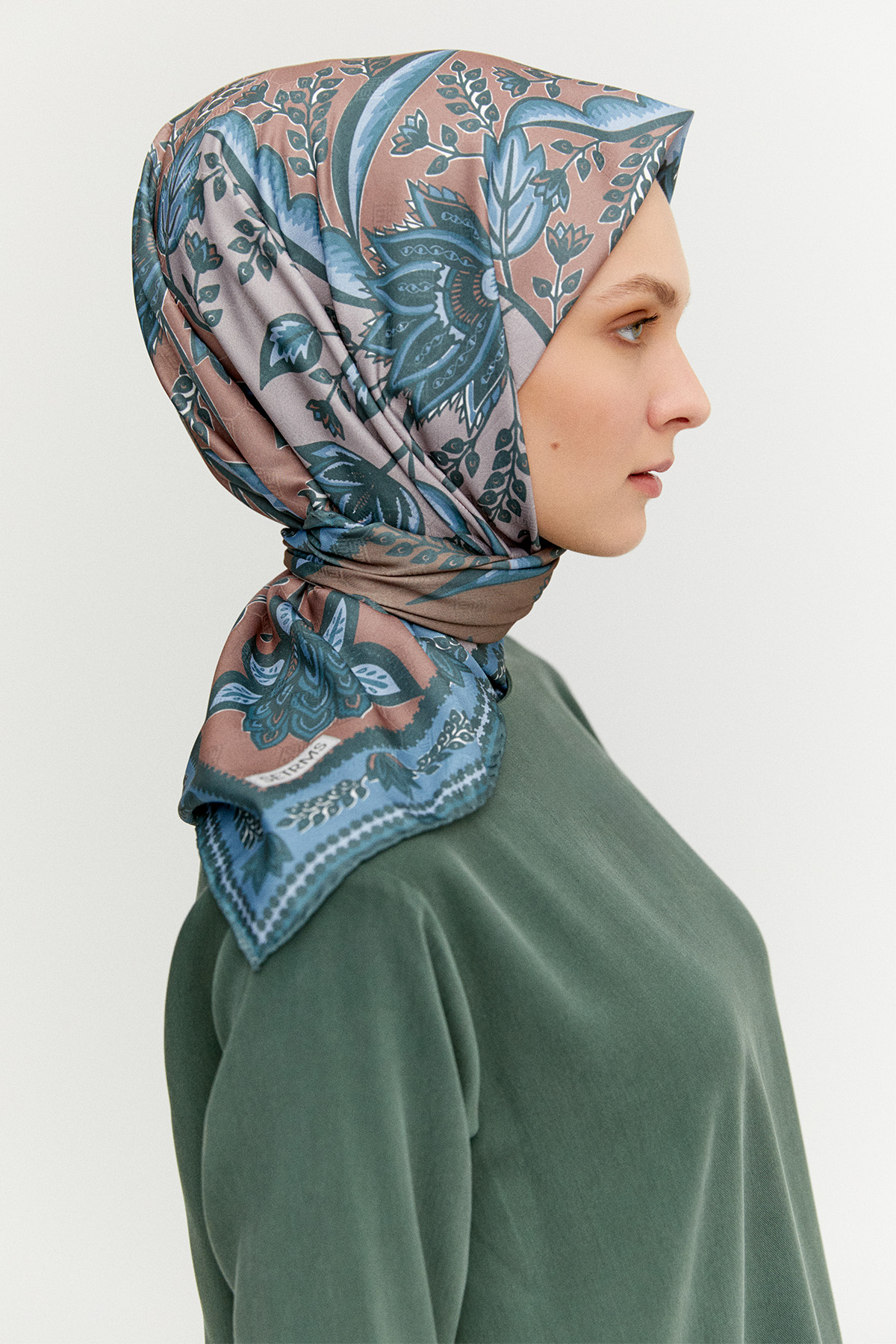 Çok Renkli Çiçek Desenli Eşarp, Tesettür Giyim