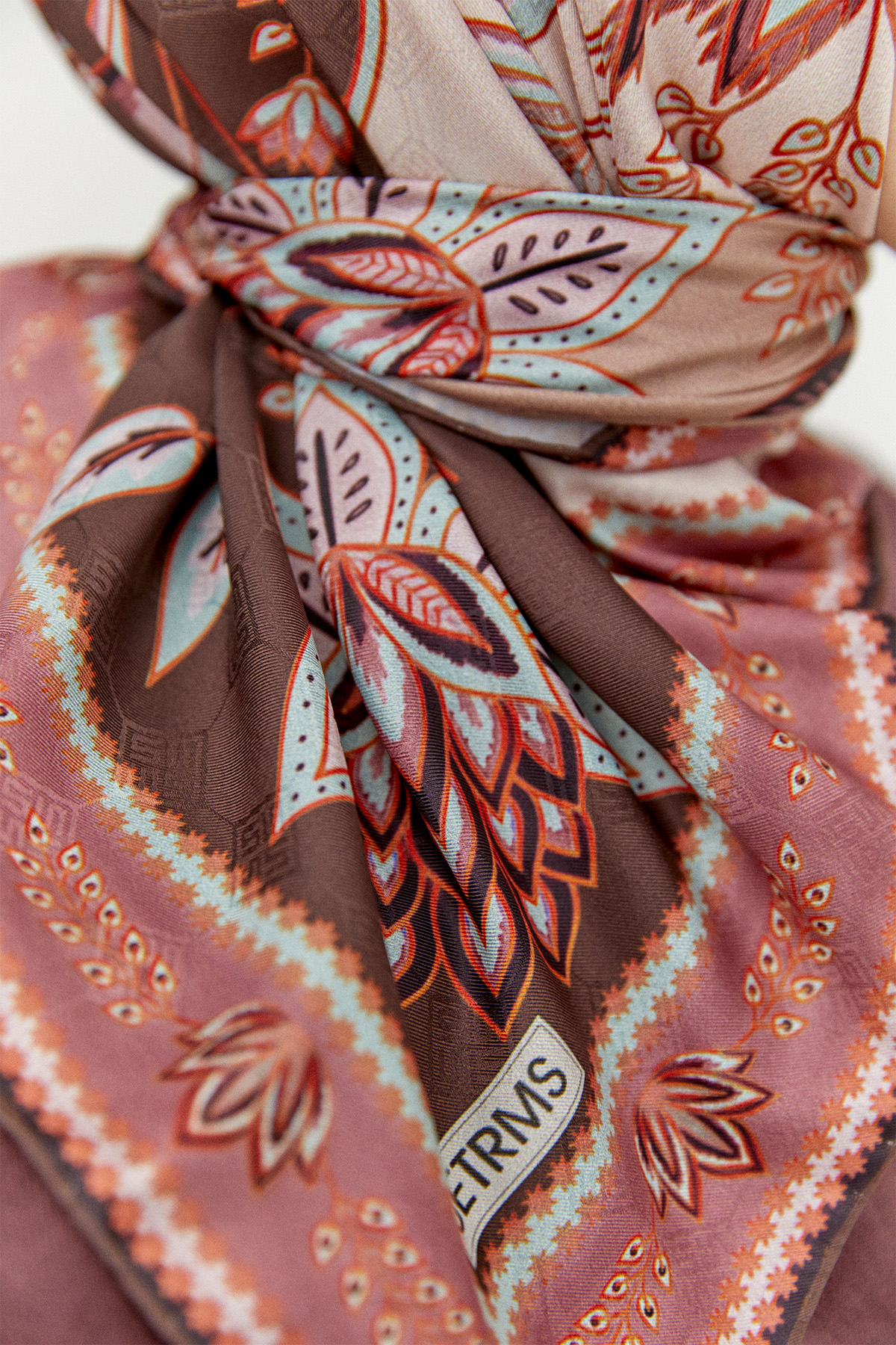 Çok Renkli Çiçek Desenli Eşarp, Tesettür Giyim