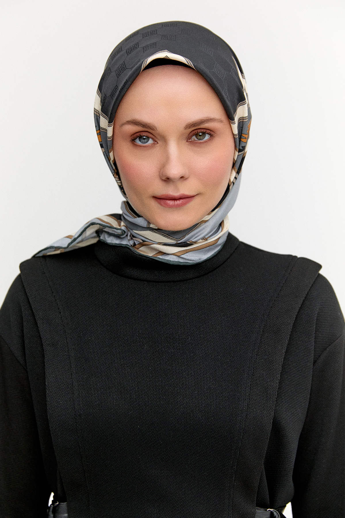 Geometrik Motifli Eşarp, Tesettür Giyim