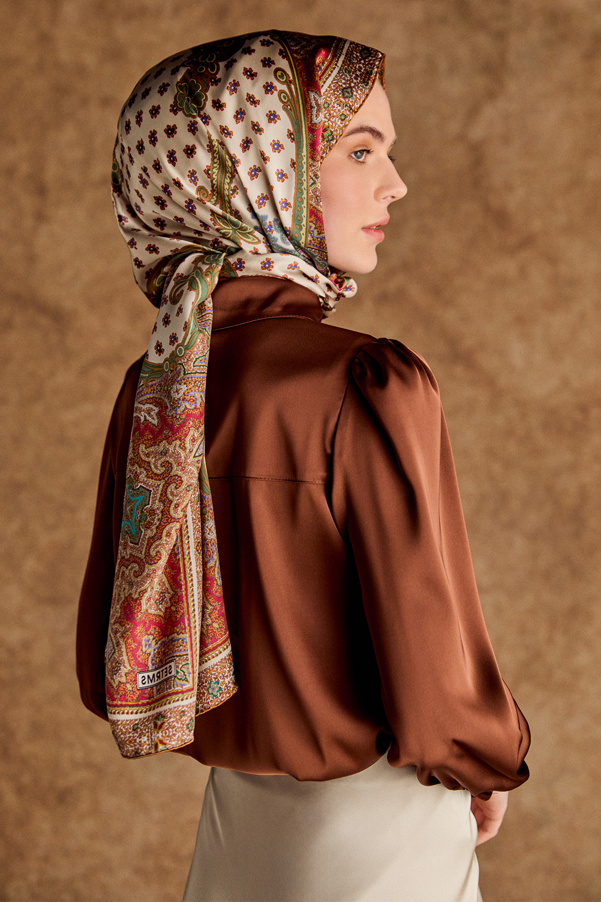 Büzgü Detaylı Saten Kısa Gömlek