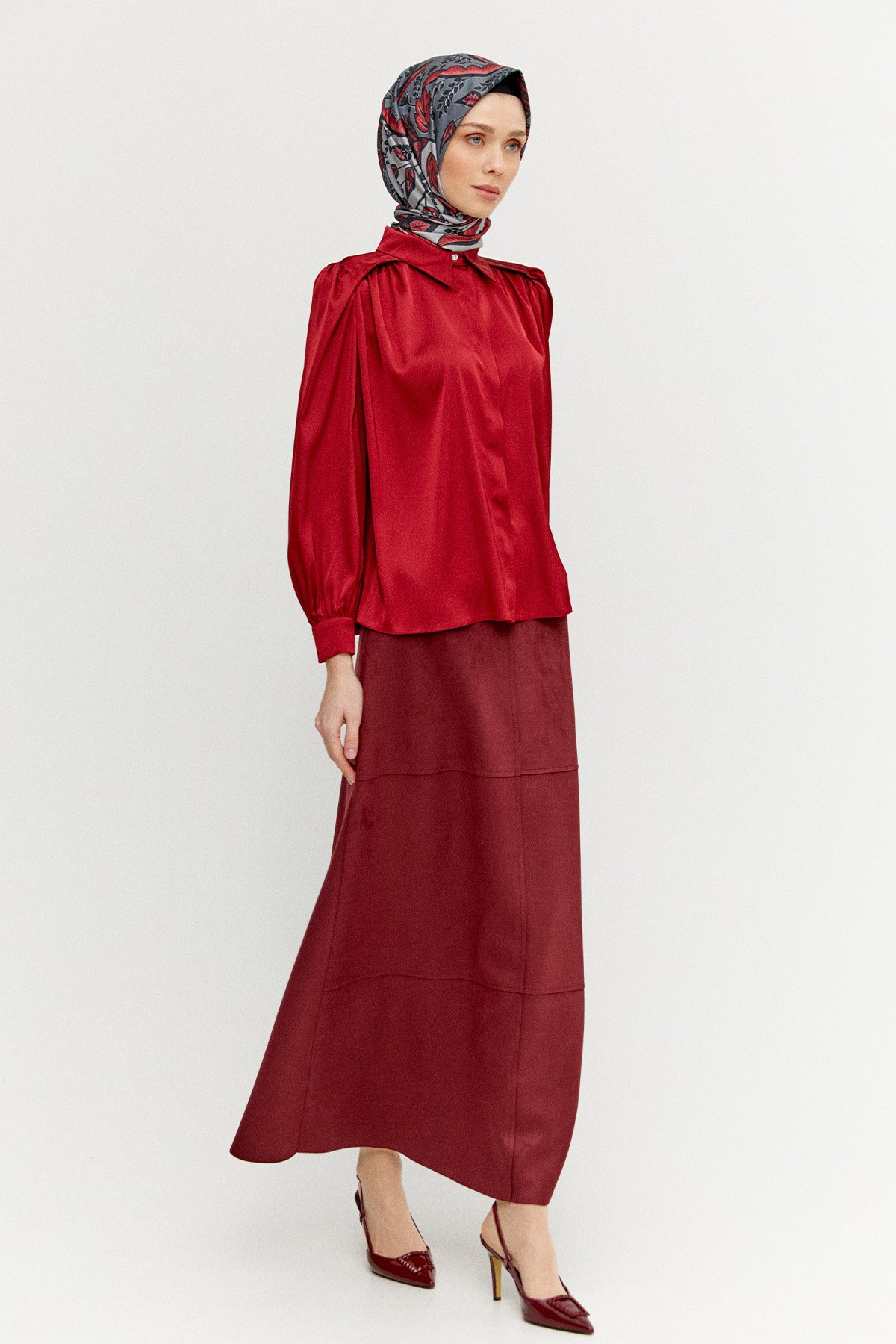 Büzgü Detaylı Saten Kısa Gömlek