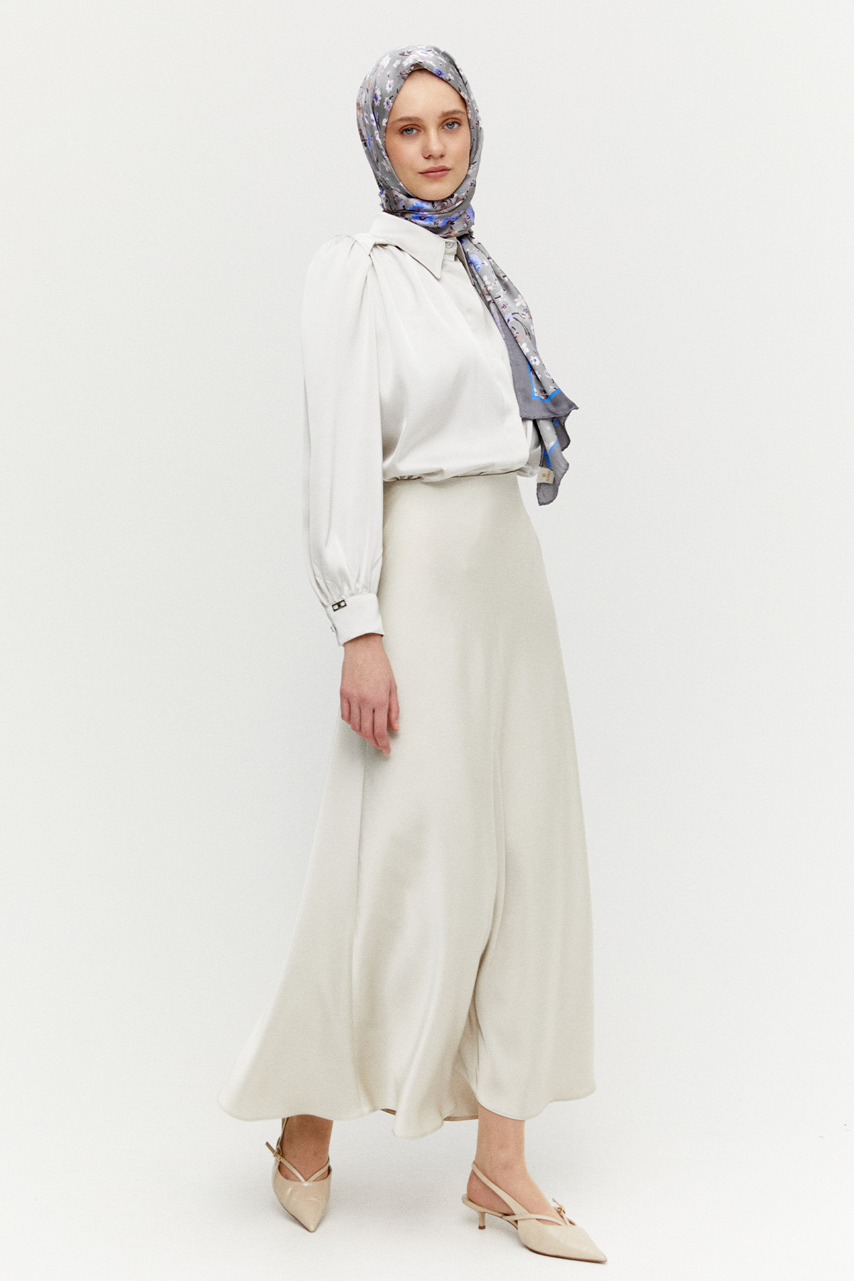 Büzgü Detaylı Saten Kısa Gömlek