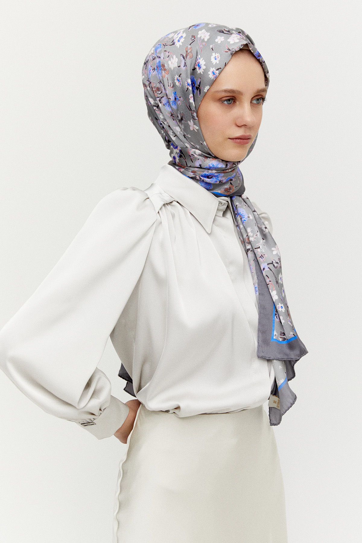 Büzgü Detaylı Saten Kısa Gömlek