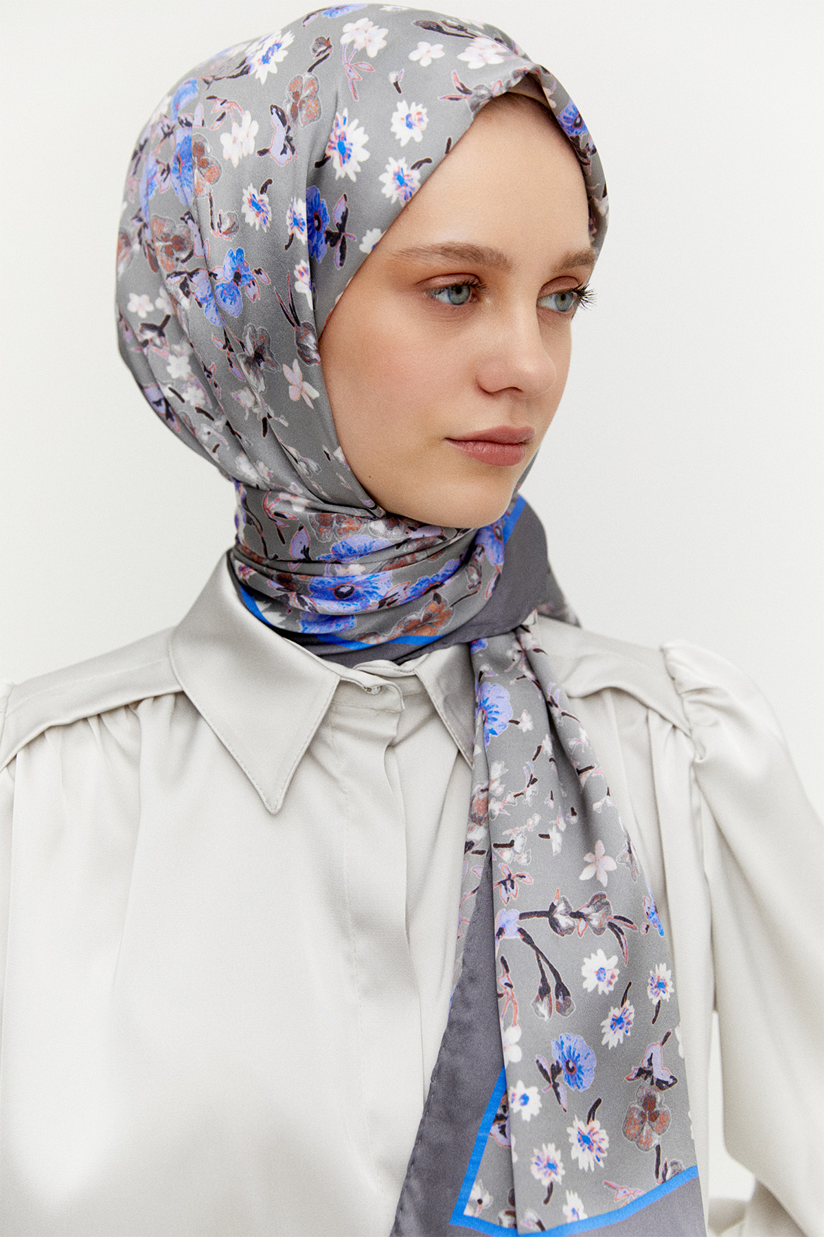 Büzgü Detaylı Saten Kısa Gömlek