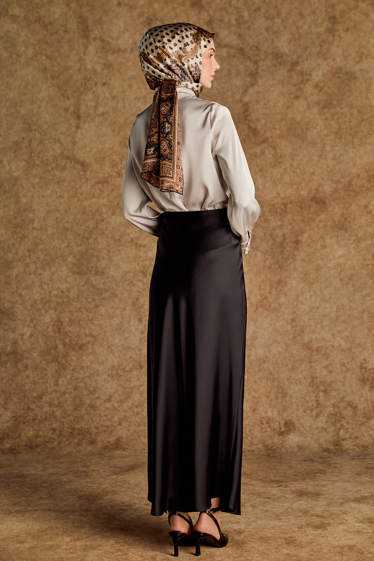 Volanlı Saten Kısa Gömlek