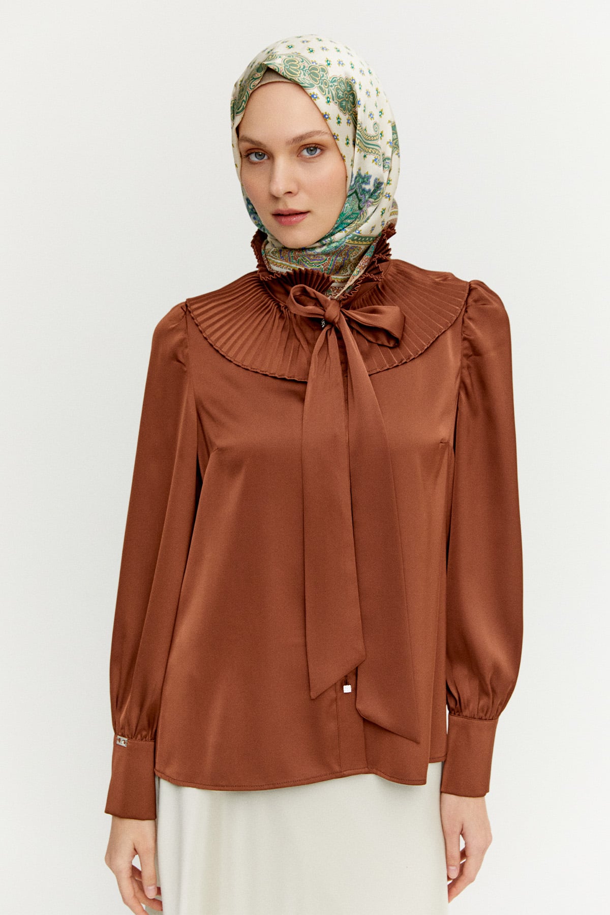 Pilise Yakalı Saten Gömlek