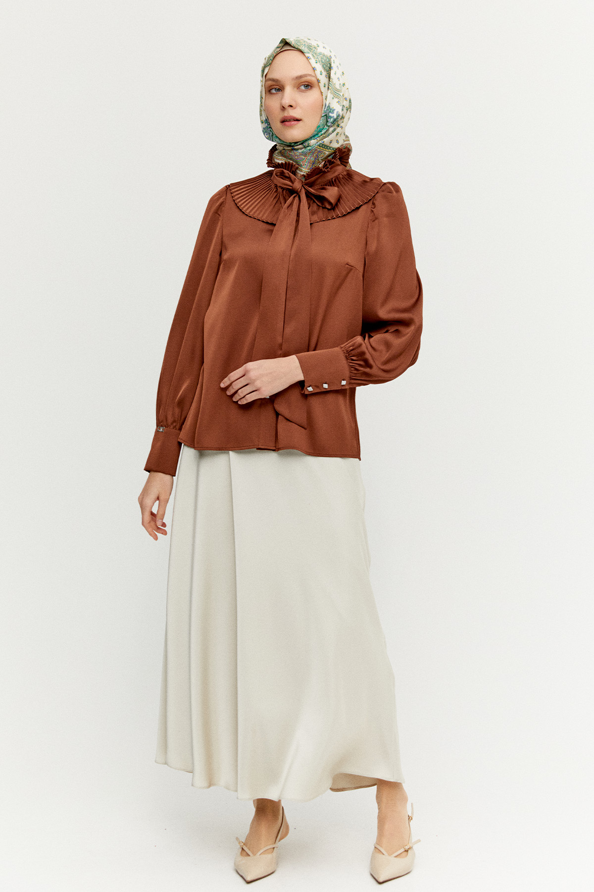 Pilise Yakalı Saten Gömlek