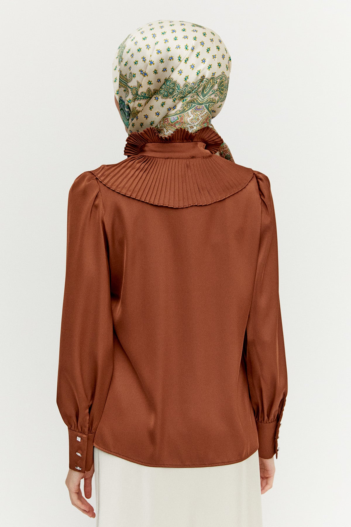 Pilise Yakalı Saten Gömlek