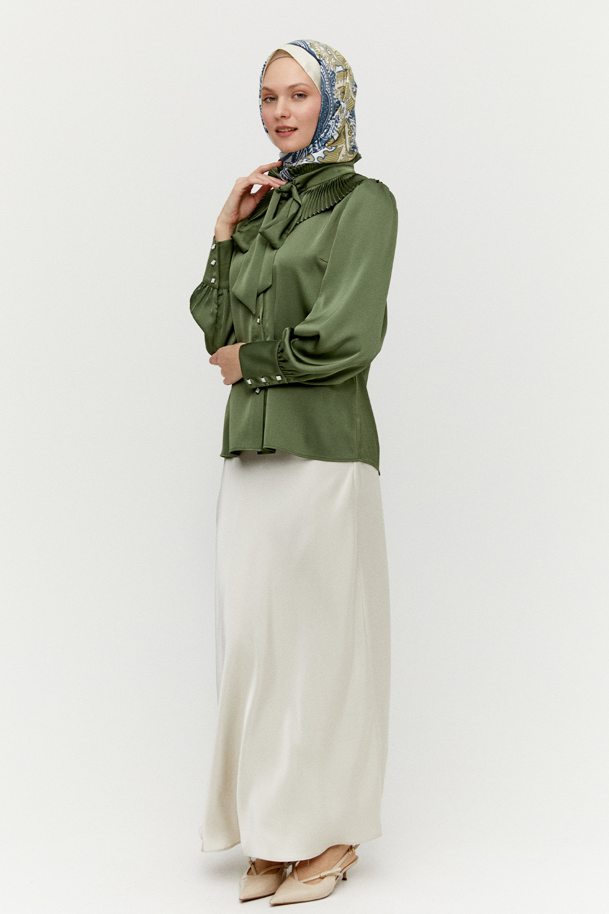 Pilise Yakalı Saten Gömlek