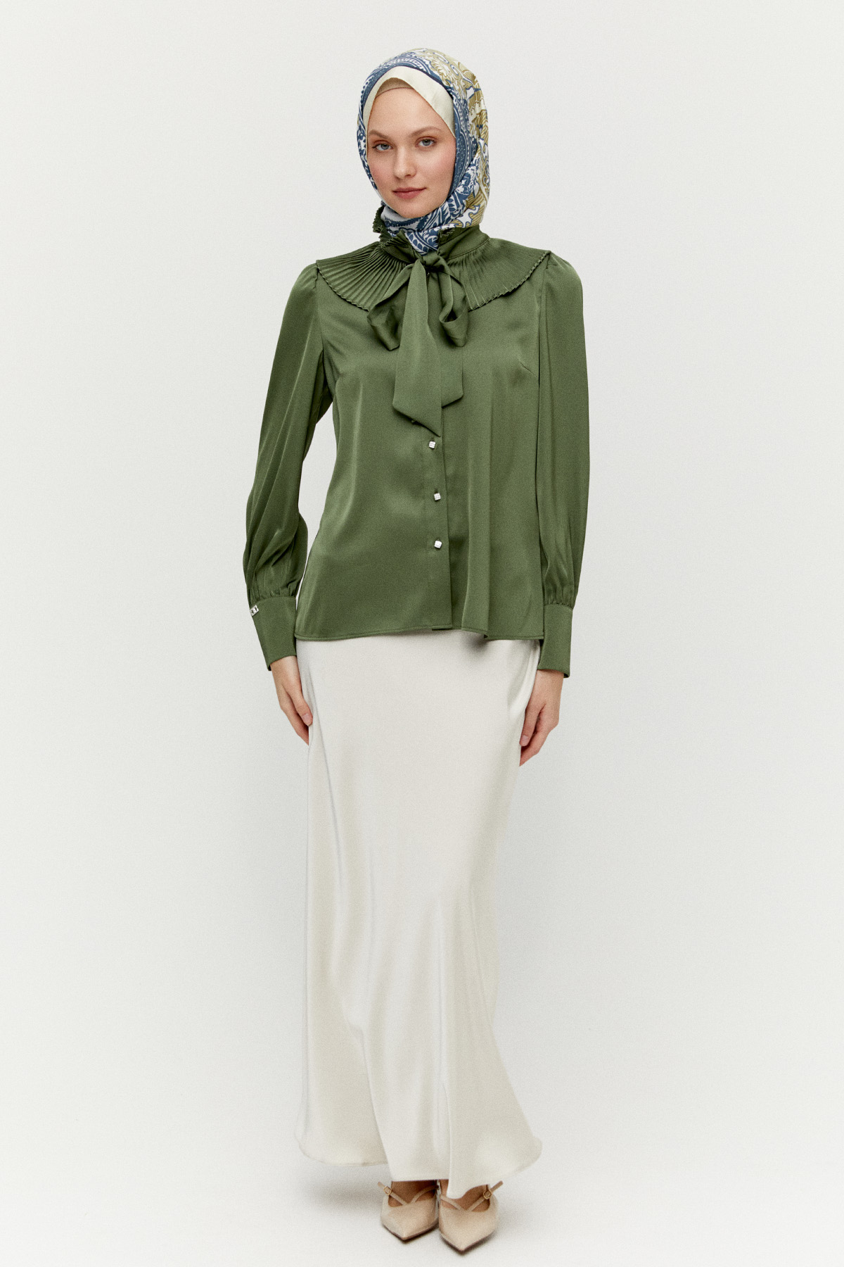 Pilise Yakalı Saten Gömlek