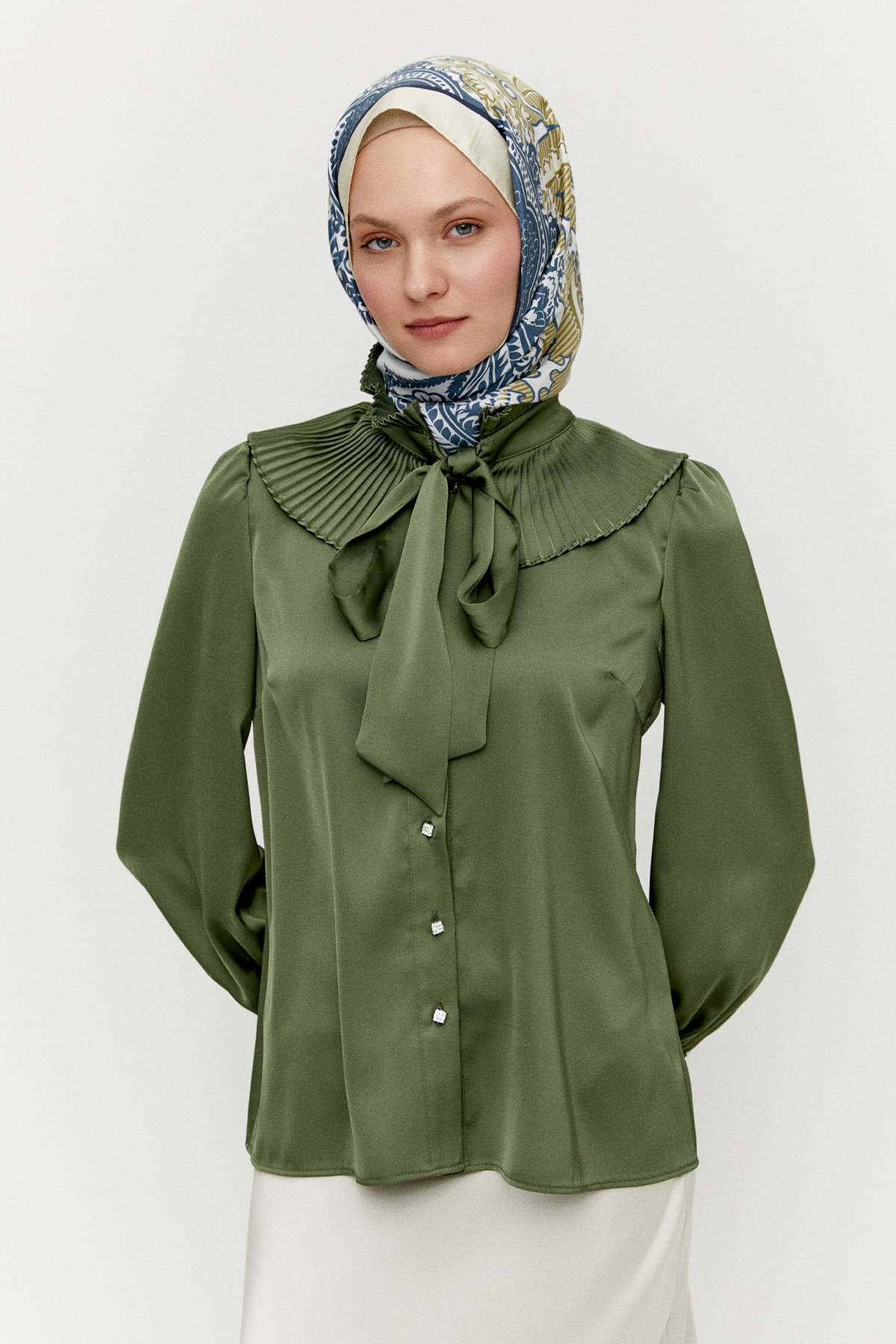 Pilise Yakalı Saten Gömlek