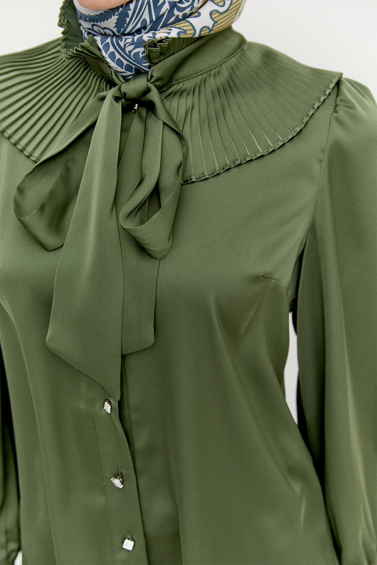 Pilise Yakalı Saten Gömlek