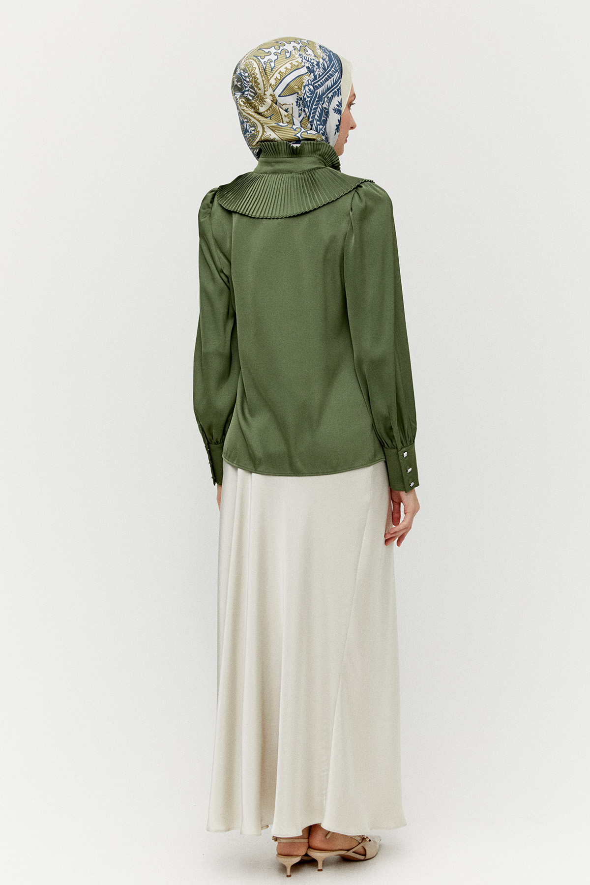 Pilise Yakalı Saten Gömlek