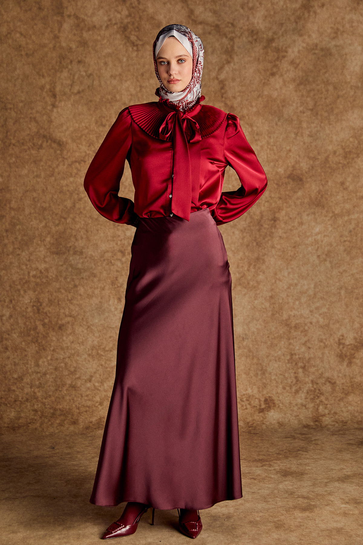 Pilise Yakalı Saten Gömlek