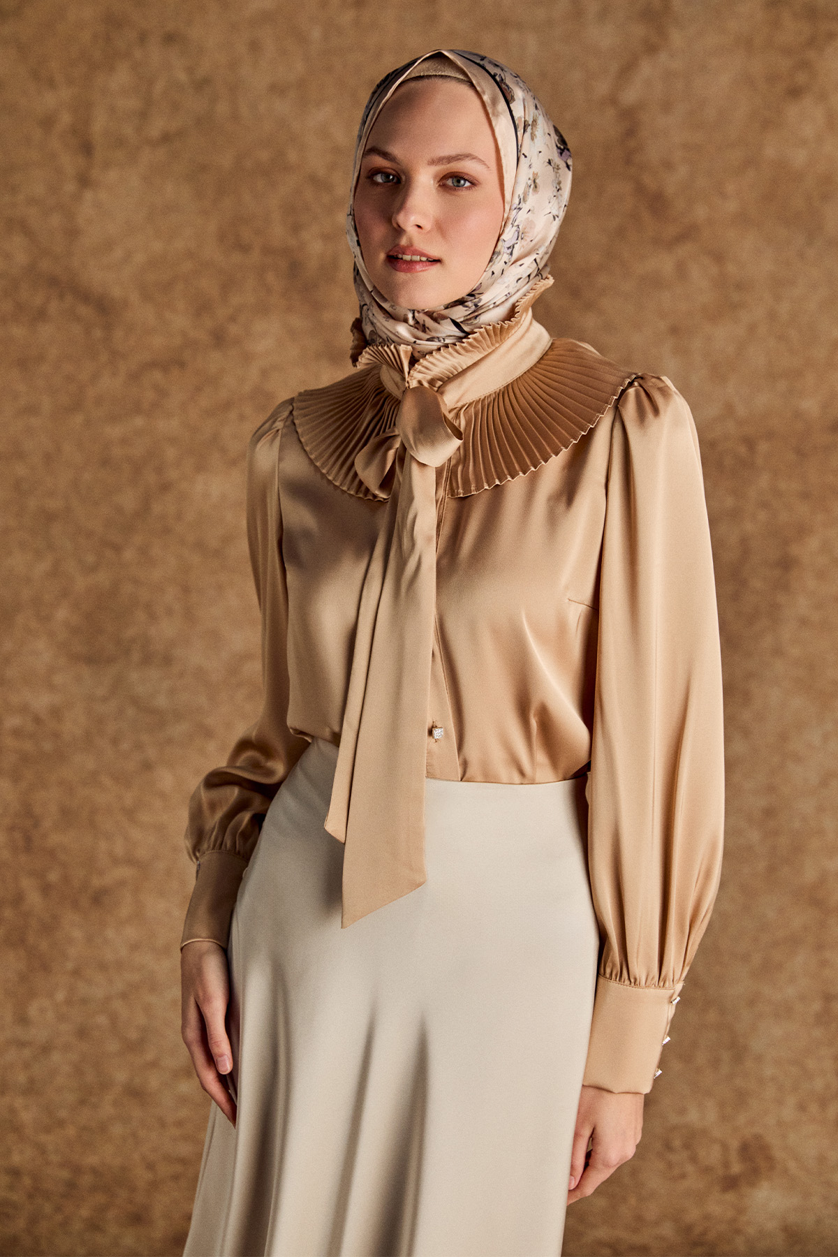 Pilise Yakalı Saten Gömlek