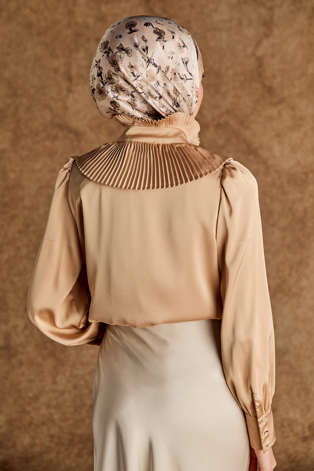 Pilise Yakalı Saten Gömlek