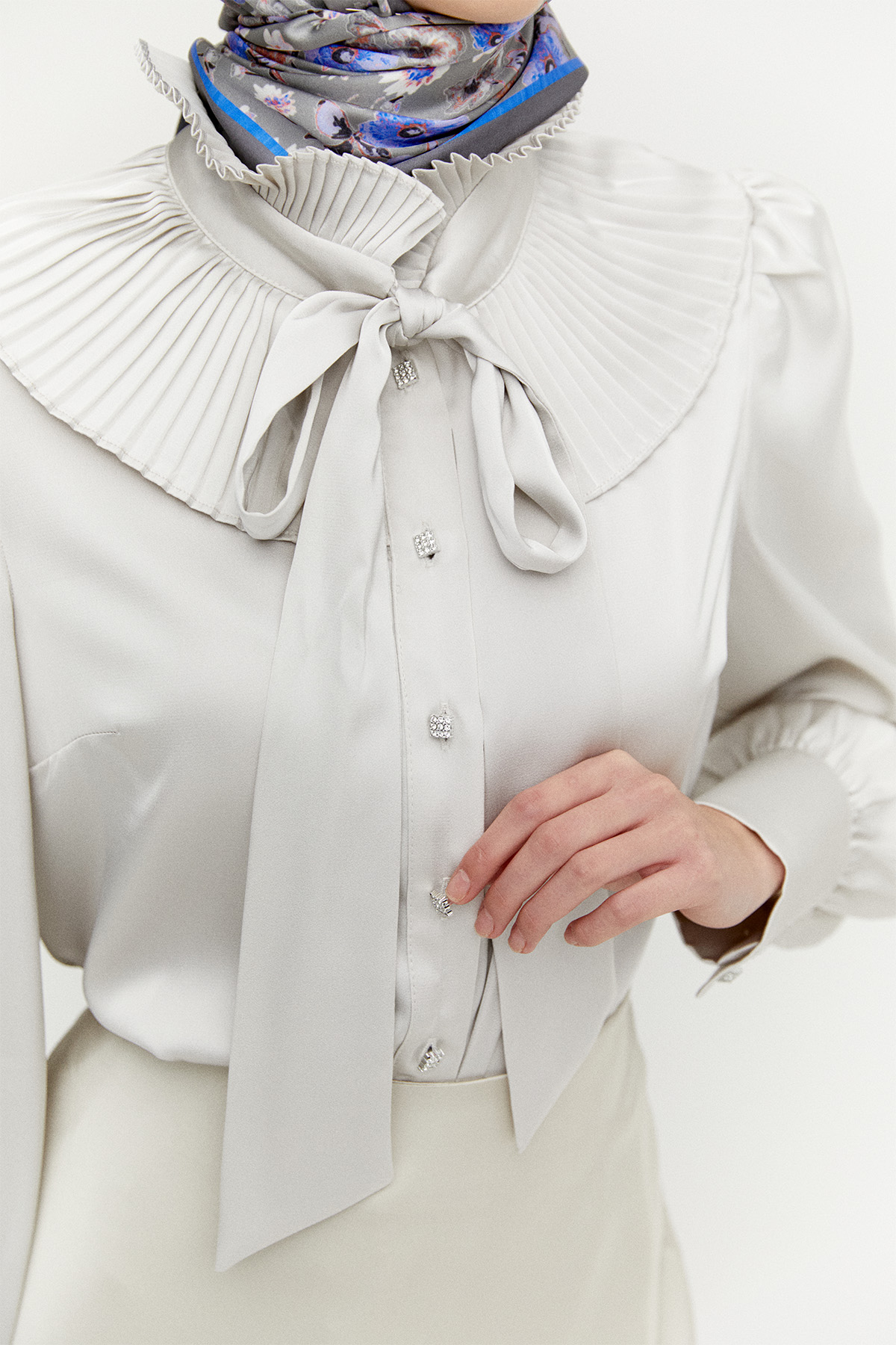 Pilise Yakalı Saten Gömlek