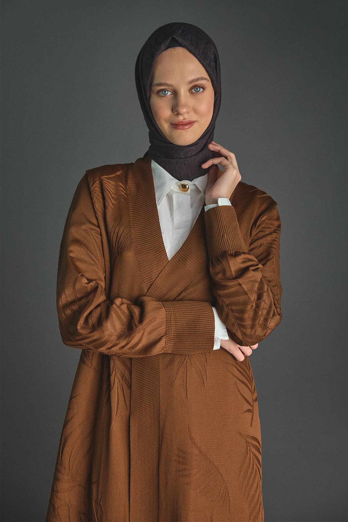 Yaprak Desenli Şal Yaka Triko Hırka