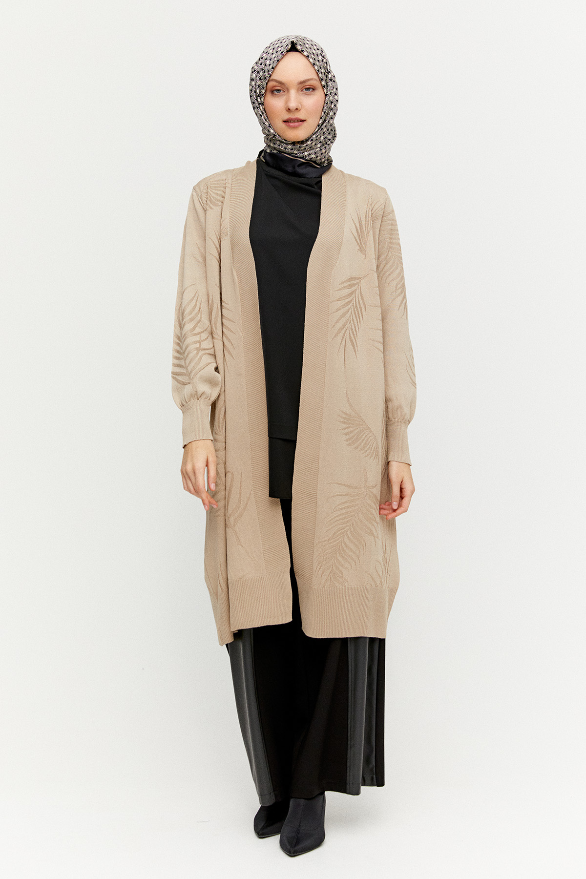 Yaprak Desenli Şal Yaka Triko Hırka