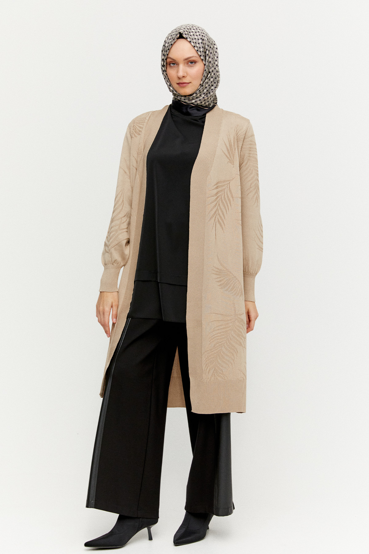 Yaprak Desenli Şal Yaka Triko Hırka