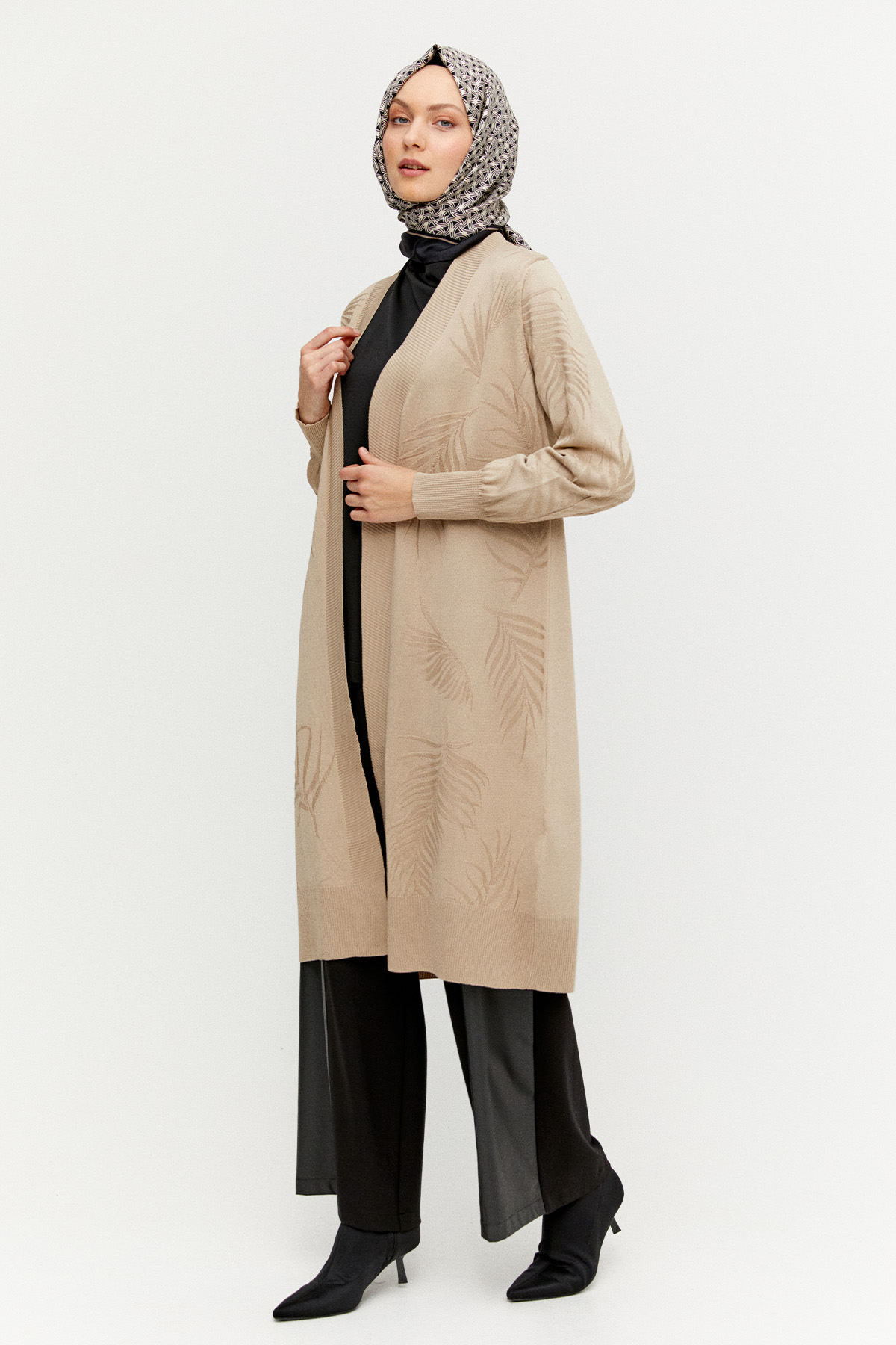 Yaprak Desenli Şal Yaka Triko Hırka