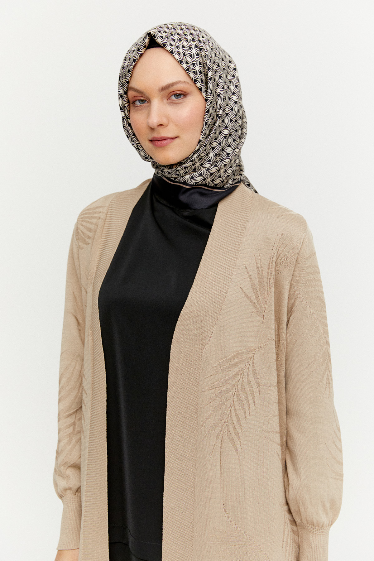 Yaprak Desenli Şal Yaka Triko Hırka