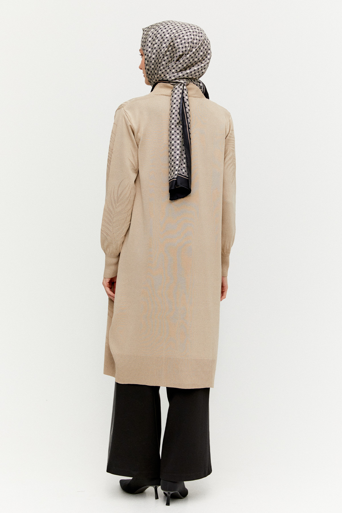 Yaprak Desenli Şal Yaka Triko Hırka