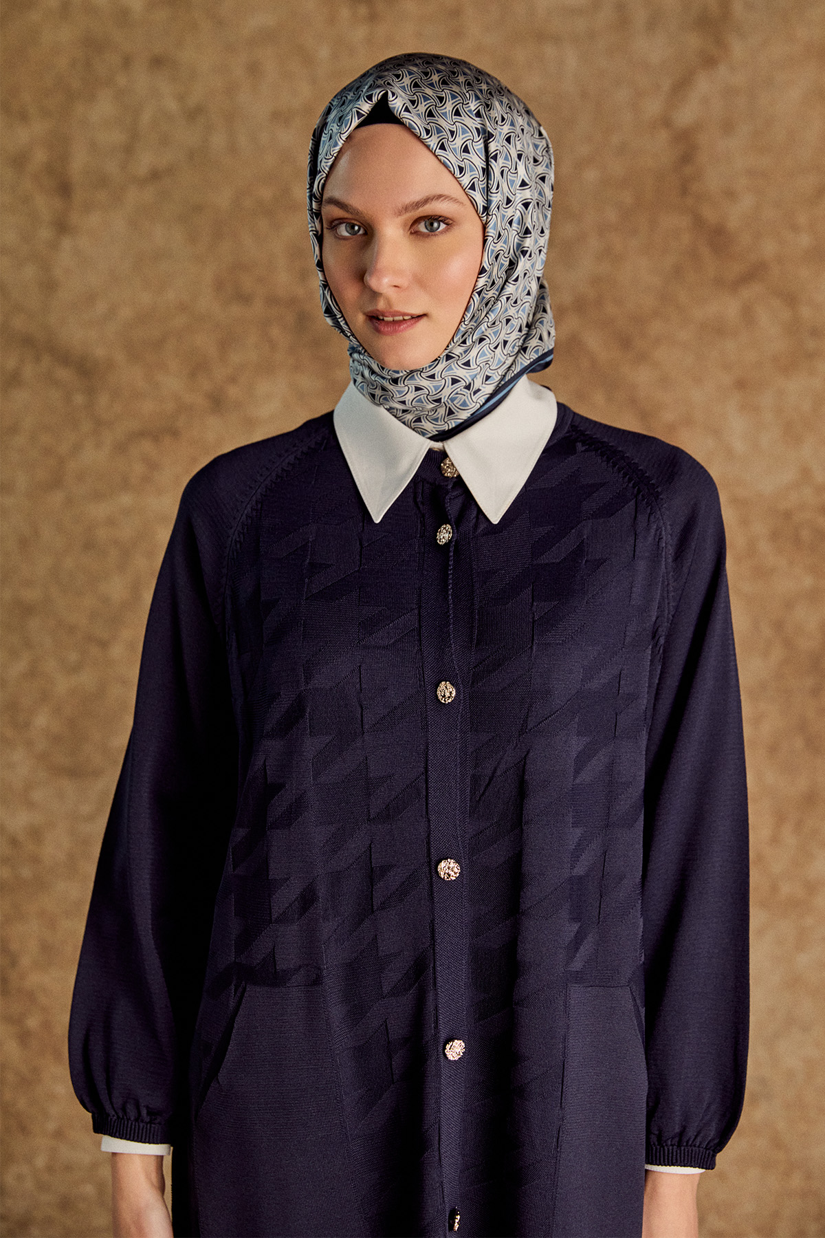 Kazayağı Desenli Uzun Triko Hırka