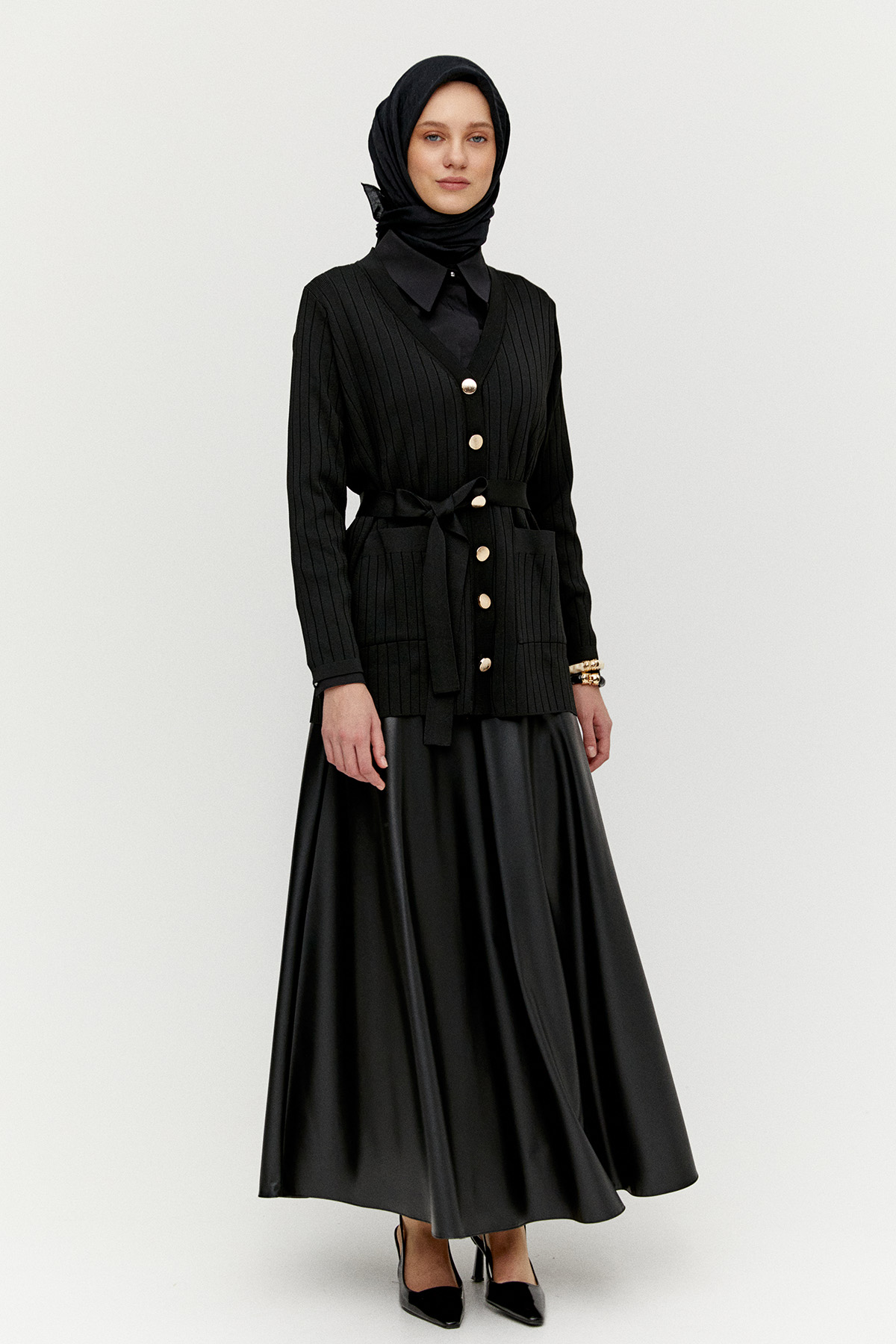 V Yakalı Çift Cepli Çelik Örme Triko Hırka