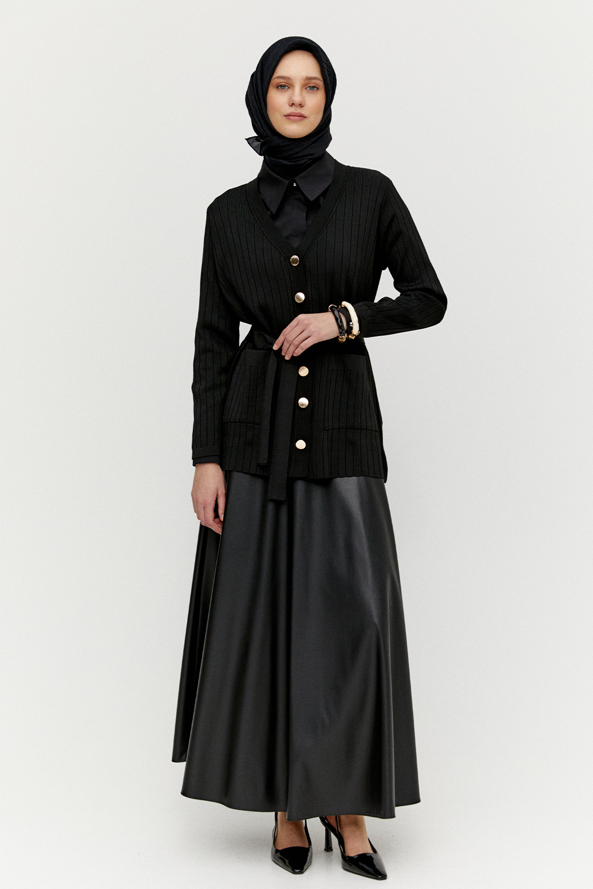 V Yakalı Çift Cepli Çelik Örme Triko Hırka