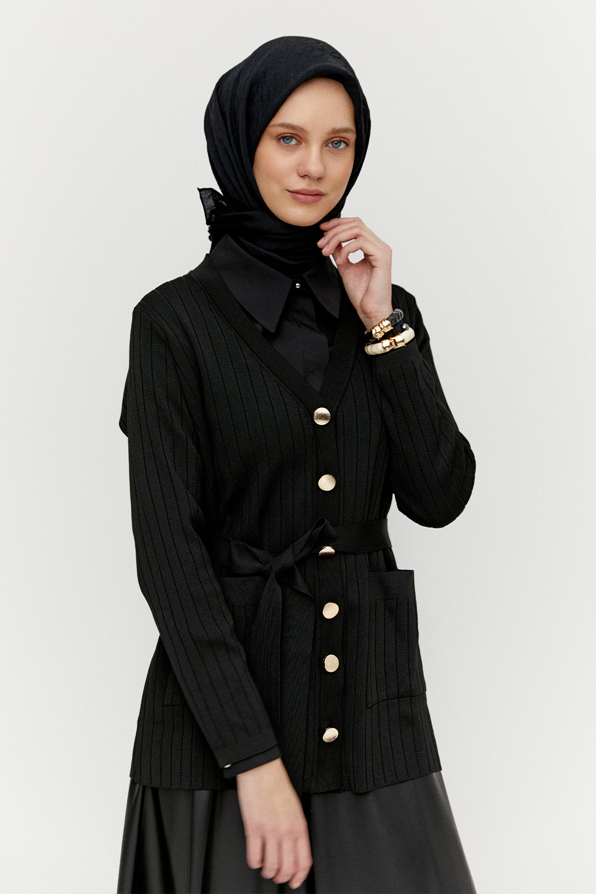 V Yakalı Çift Cepli Çelik Örme Triko Hırka