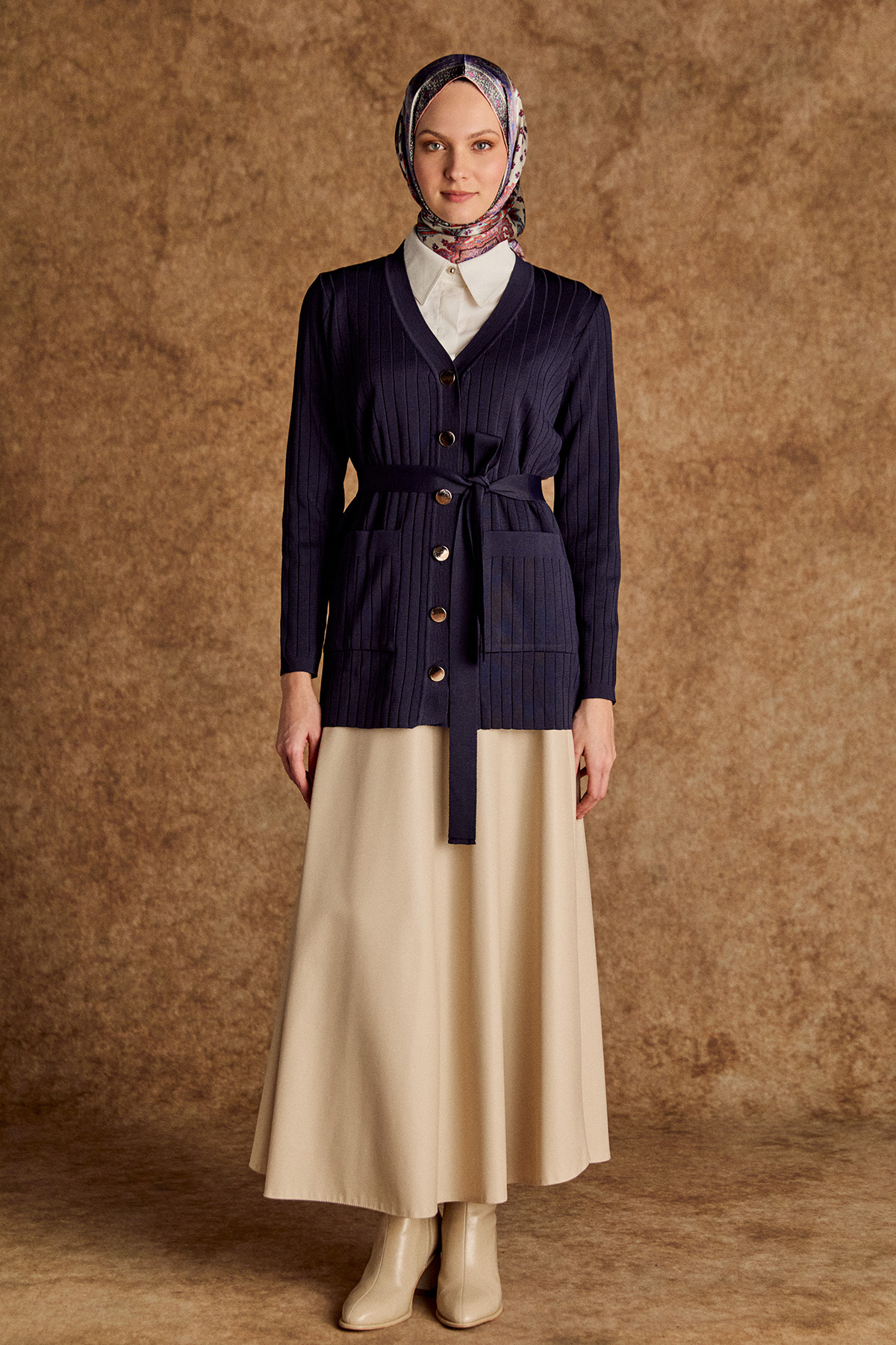 V Yakalı Çift Cepli Çelik Örme Triko Hırka