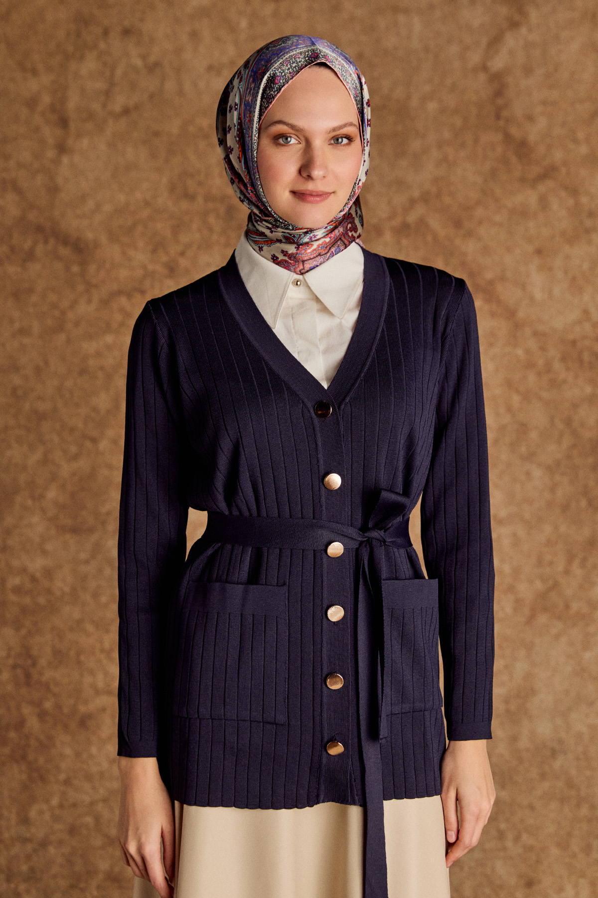 V Yakalı Çift Cepli Çelik Örme Triko Hırka