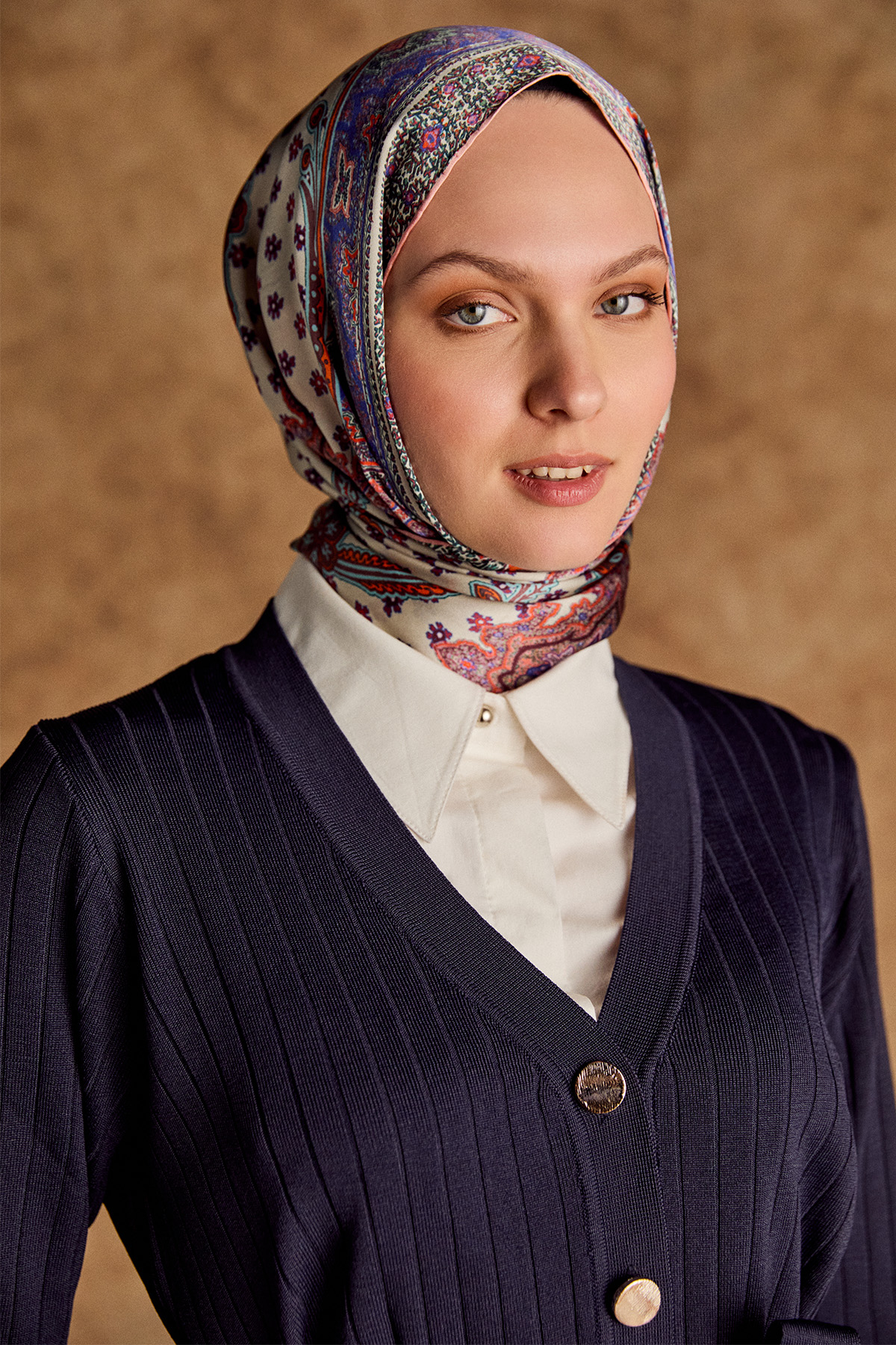 V Yakalı Çift Cepli Çelik Örme Triko Hırka