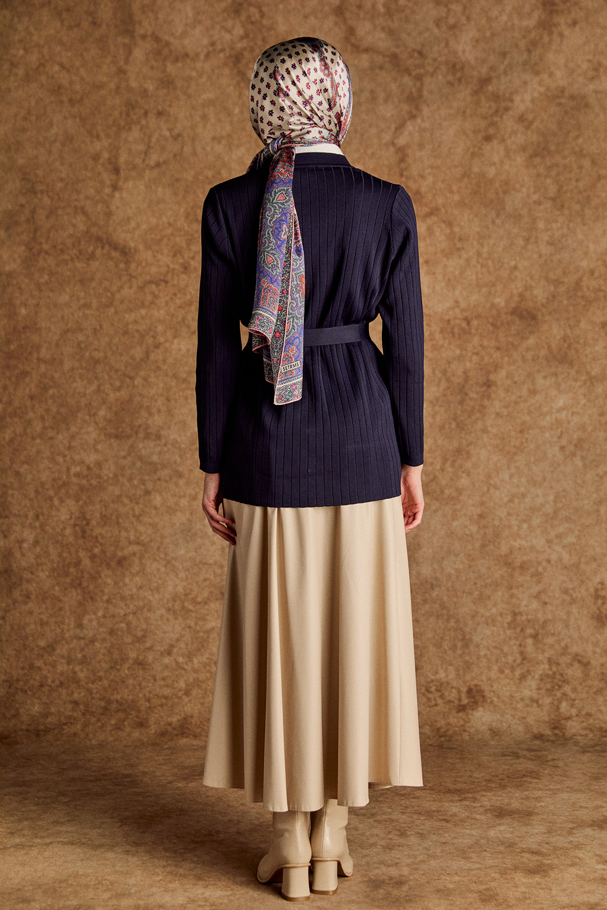 V Yakalı Çift Cepli Çelik Örme Triko Hırka