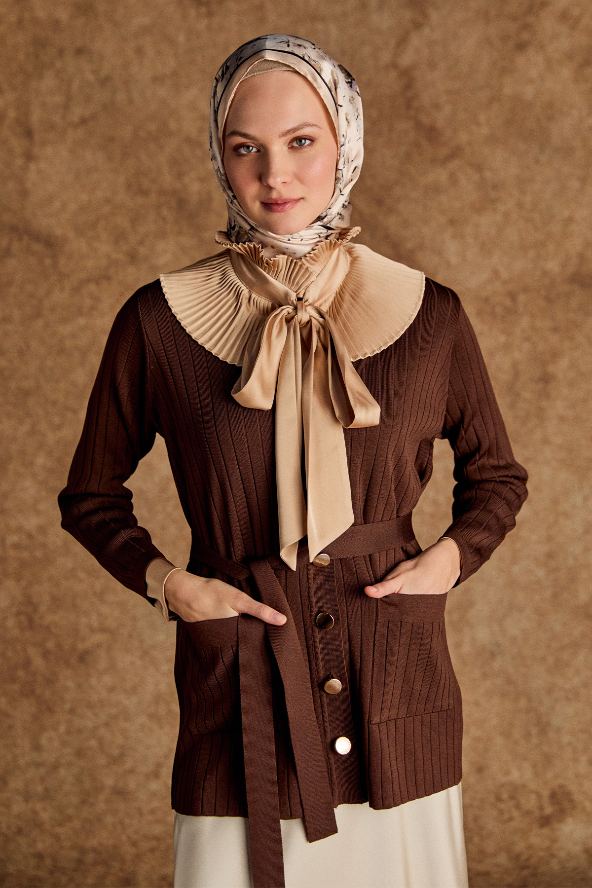 V Yakalı Çift Cepli Çelik Örme Triko Hırka