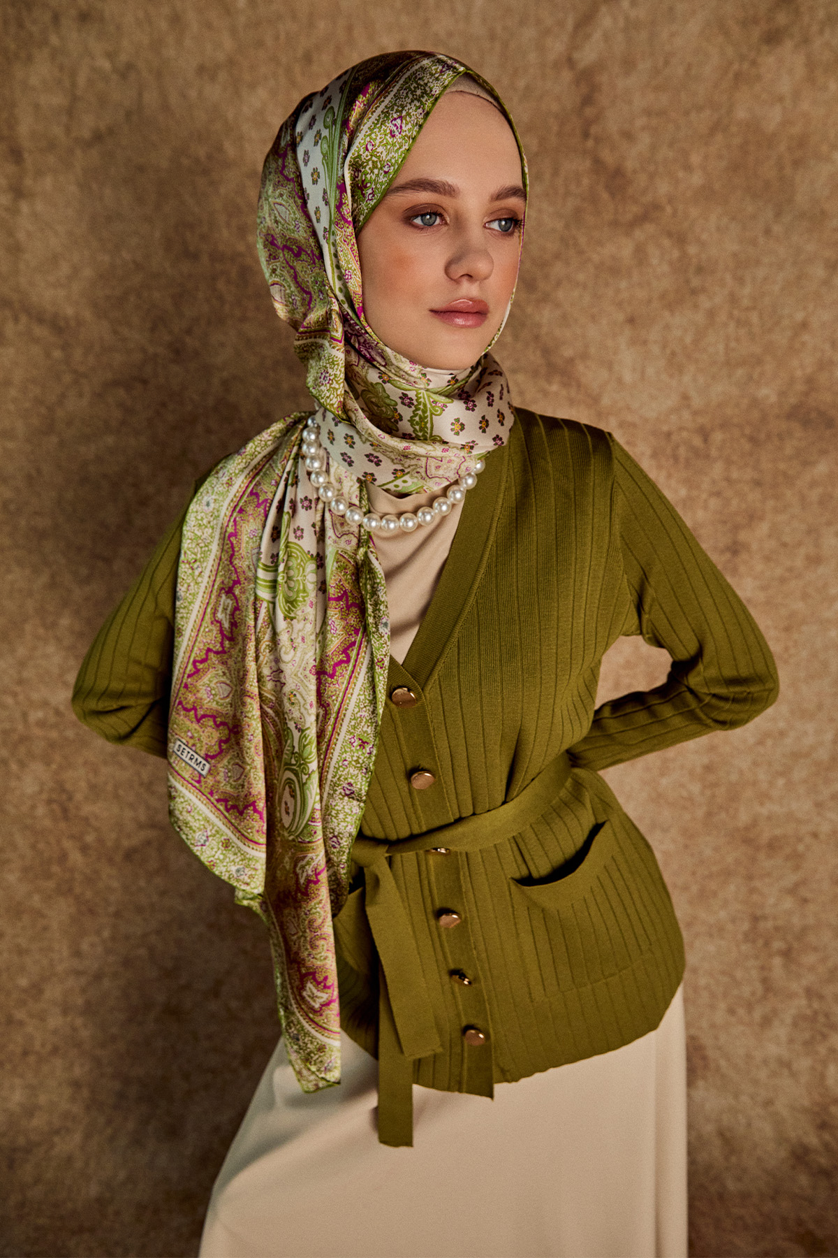 V Yakalı Çift Cepli Çelik Örme Triko Hırka