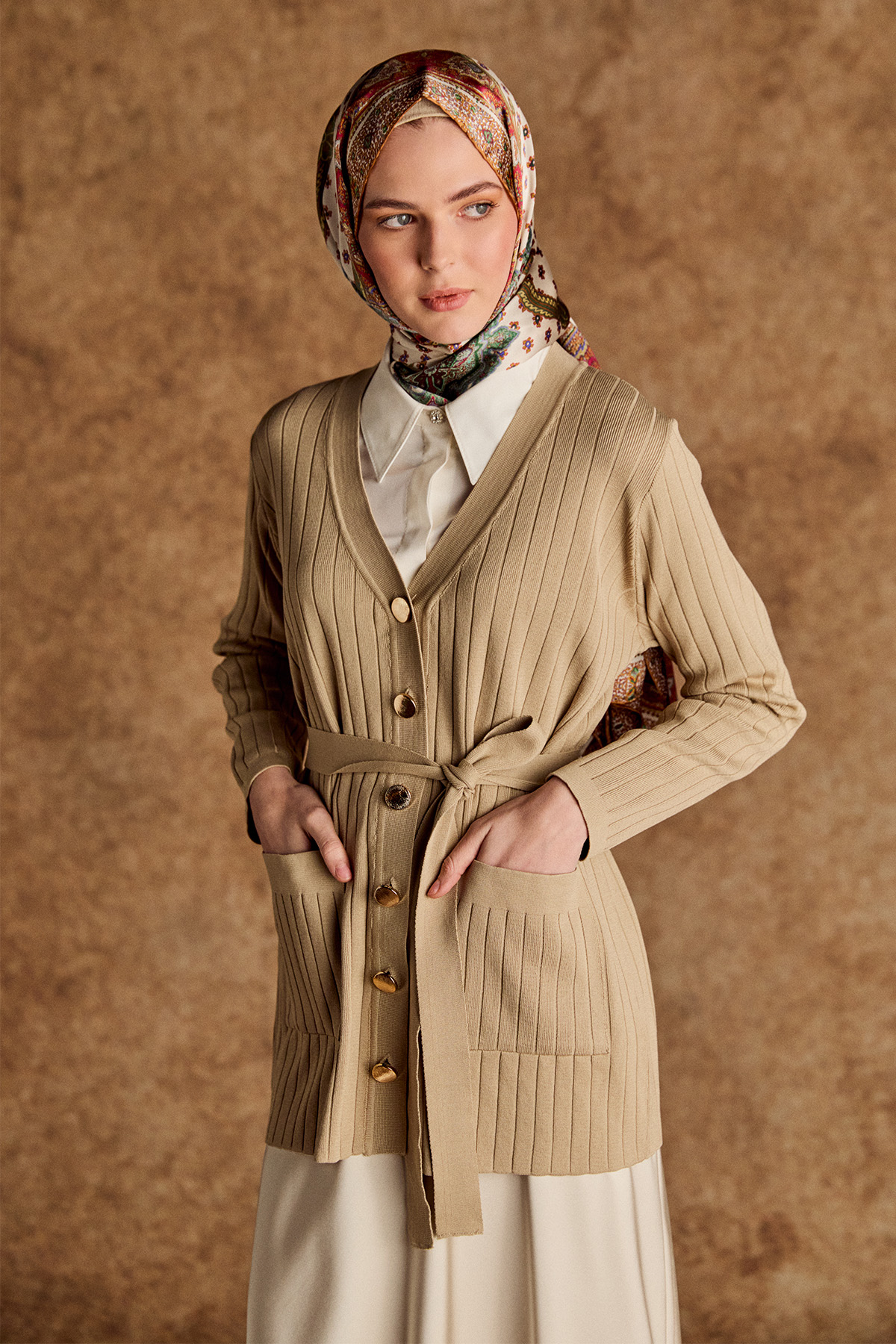 V Yakalı Çift Cepli Çelik Örme Triko Hırka