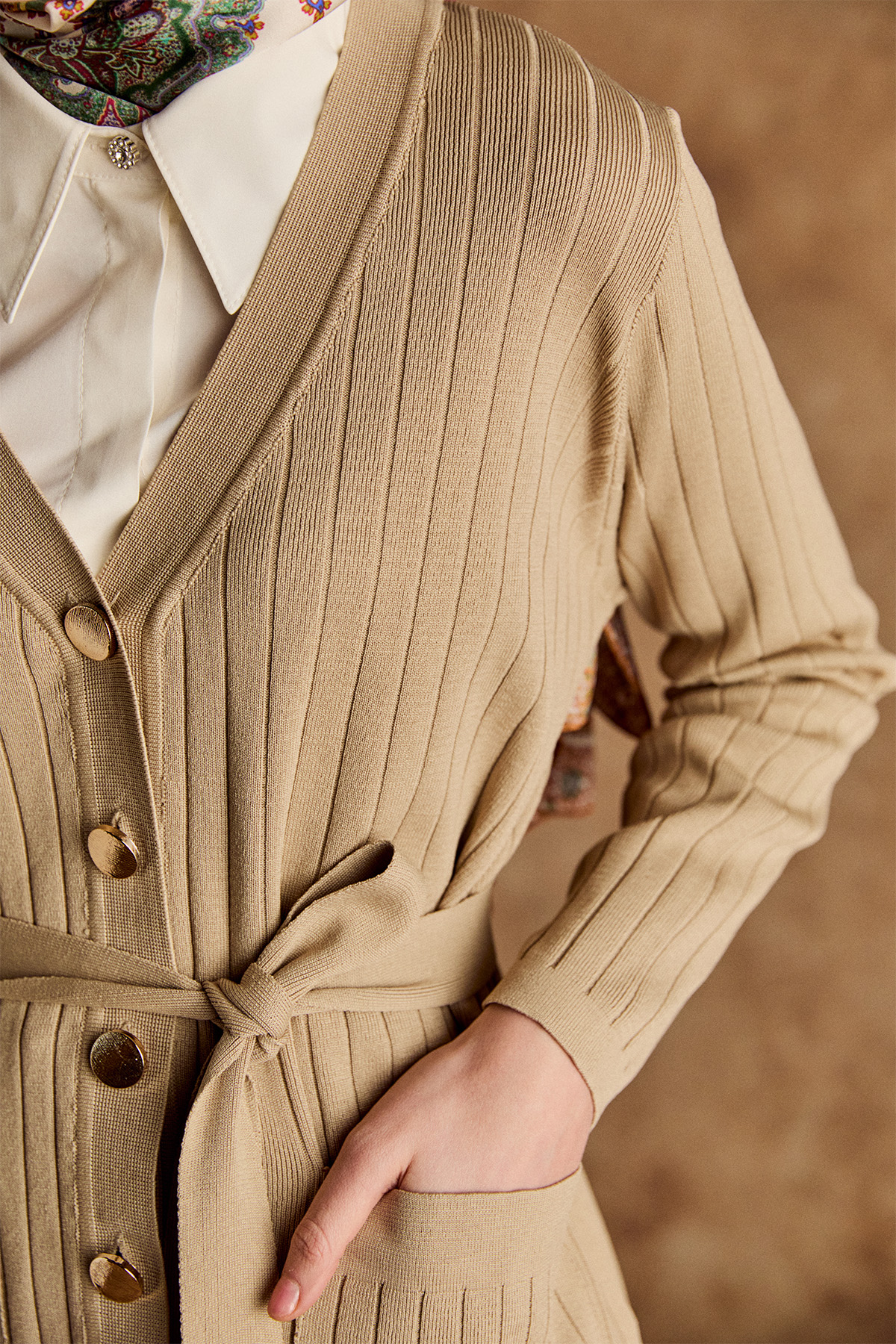 V Yakalı Çift Cepli Çelik Örme Triko Hırka