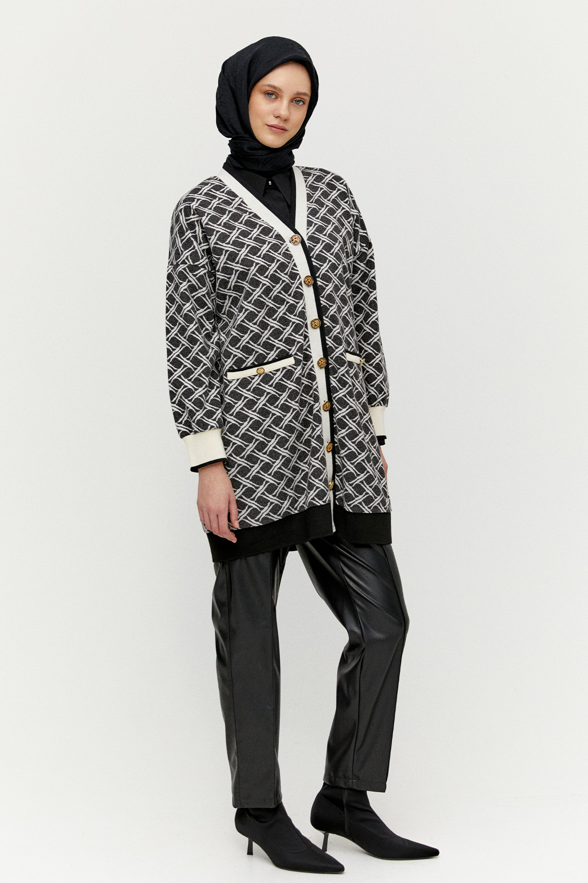 Desenli Ribana Detaylı V Yaka Triko Hırka