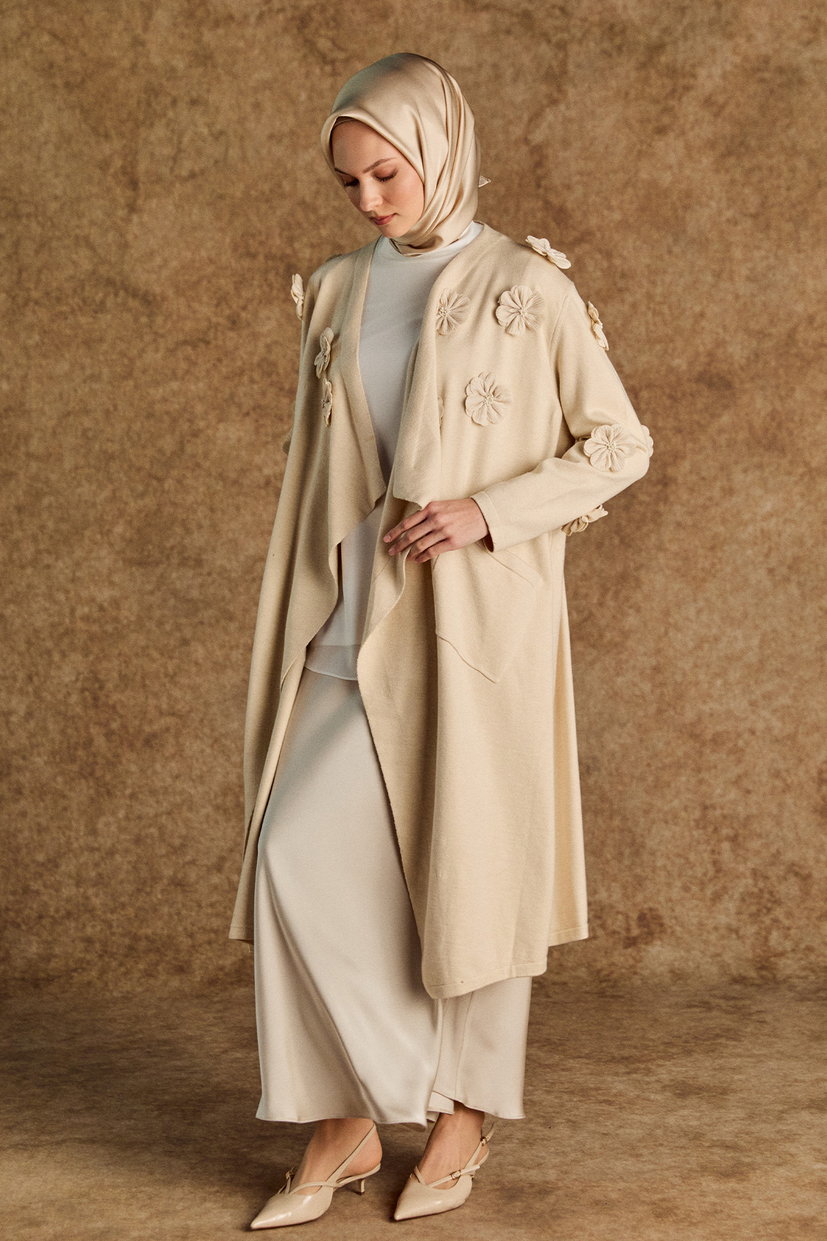 Çiçek Aplikeli Triko Hırka